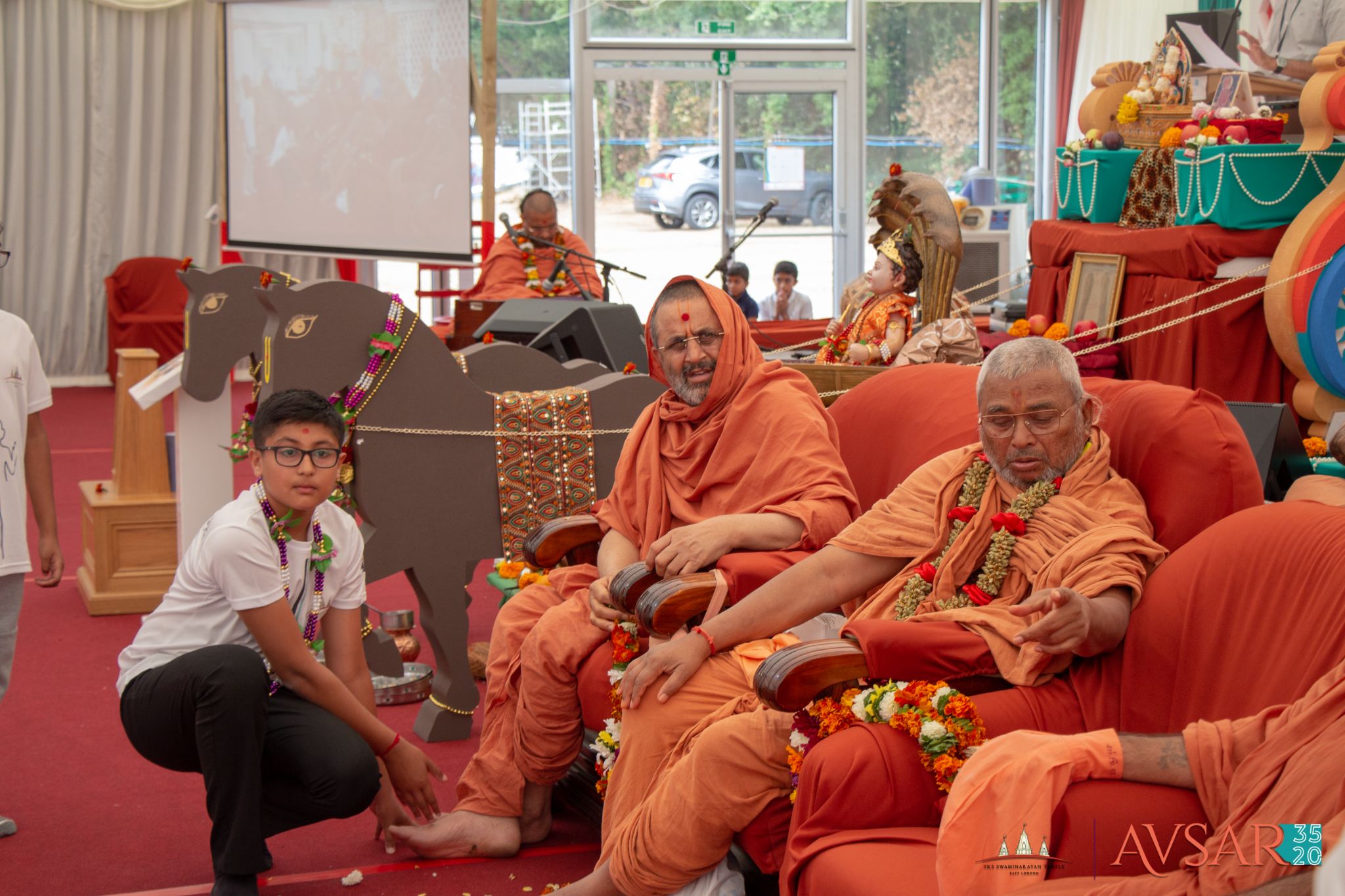 ©1987-2017 SKS Swaminarayan Temple East London