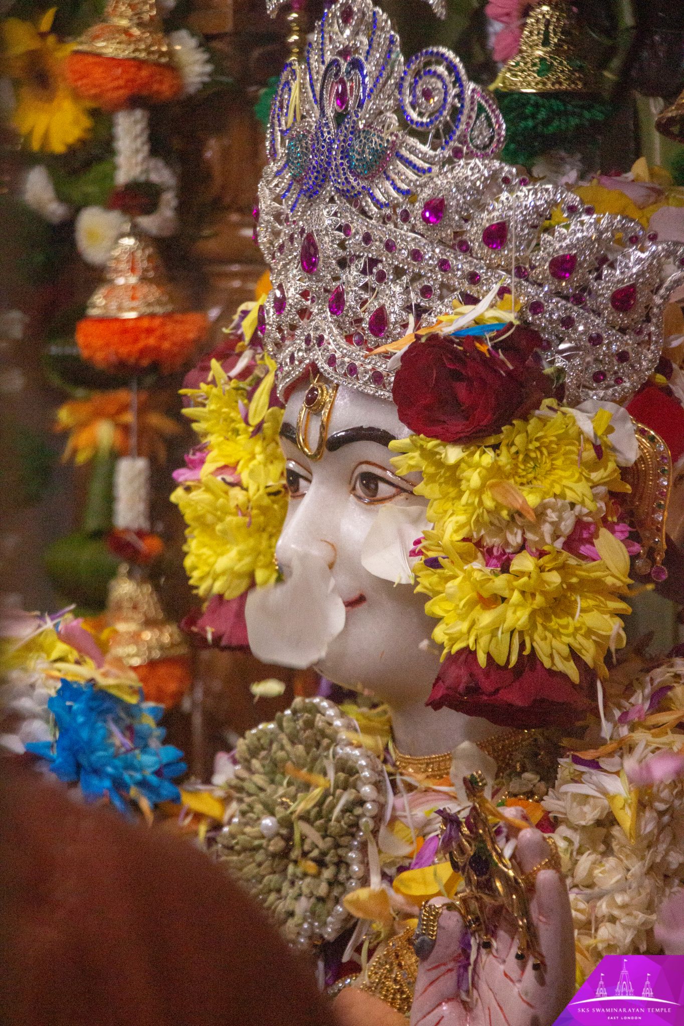 ©1987-2017 SKS Swaminarayan Temple East London
