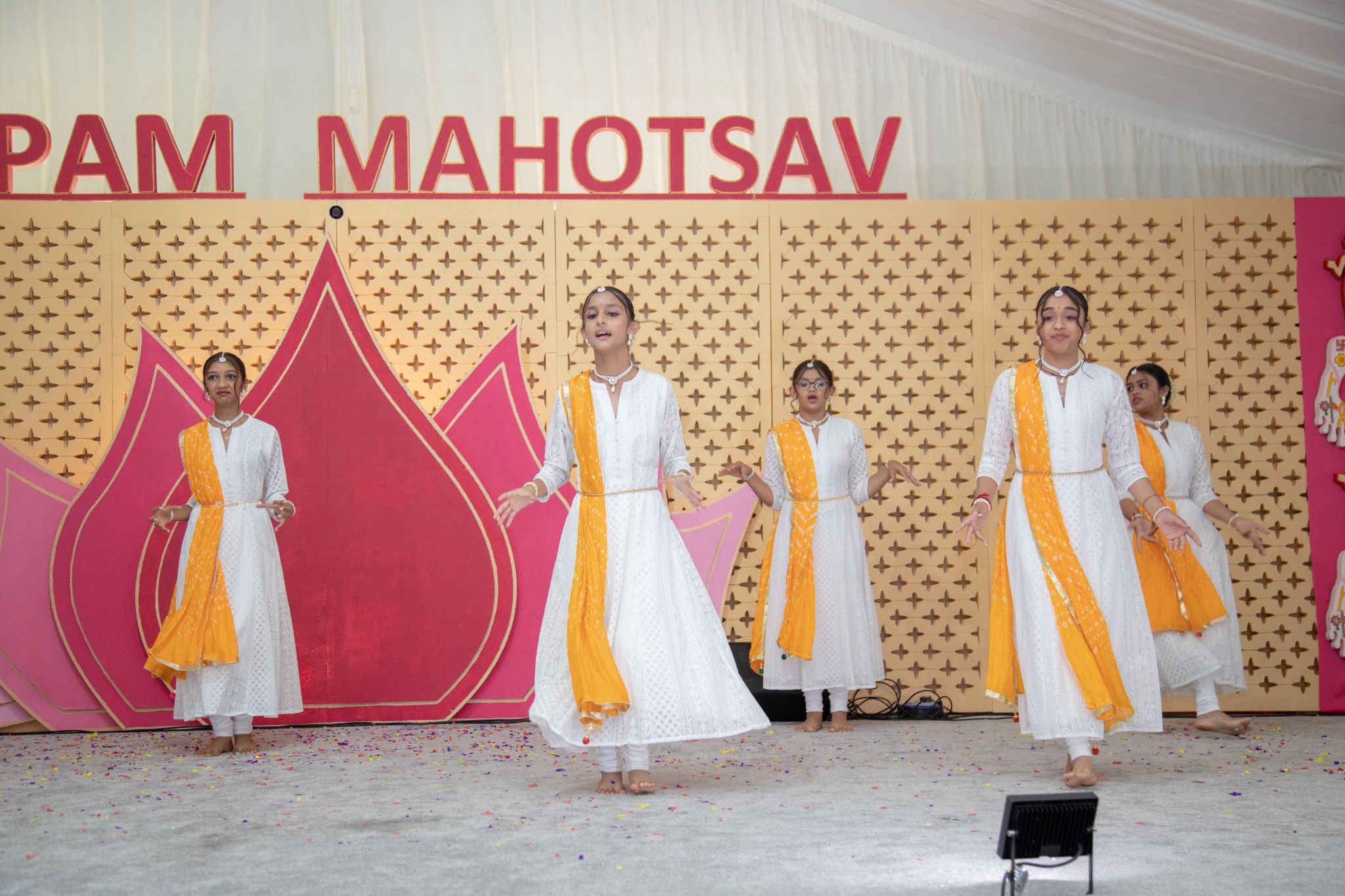 0W2A0910 - ©1987-2017 SKS Swaminarayan Temple East London