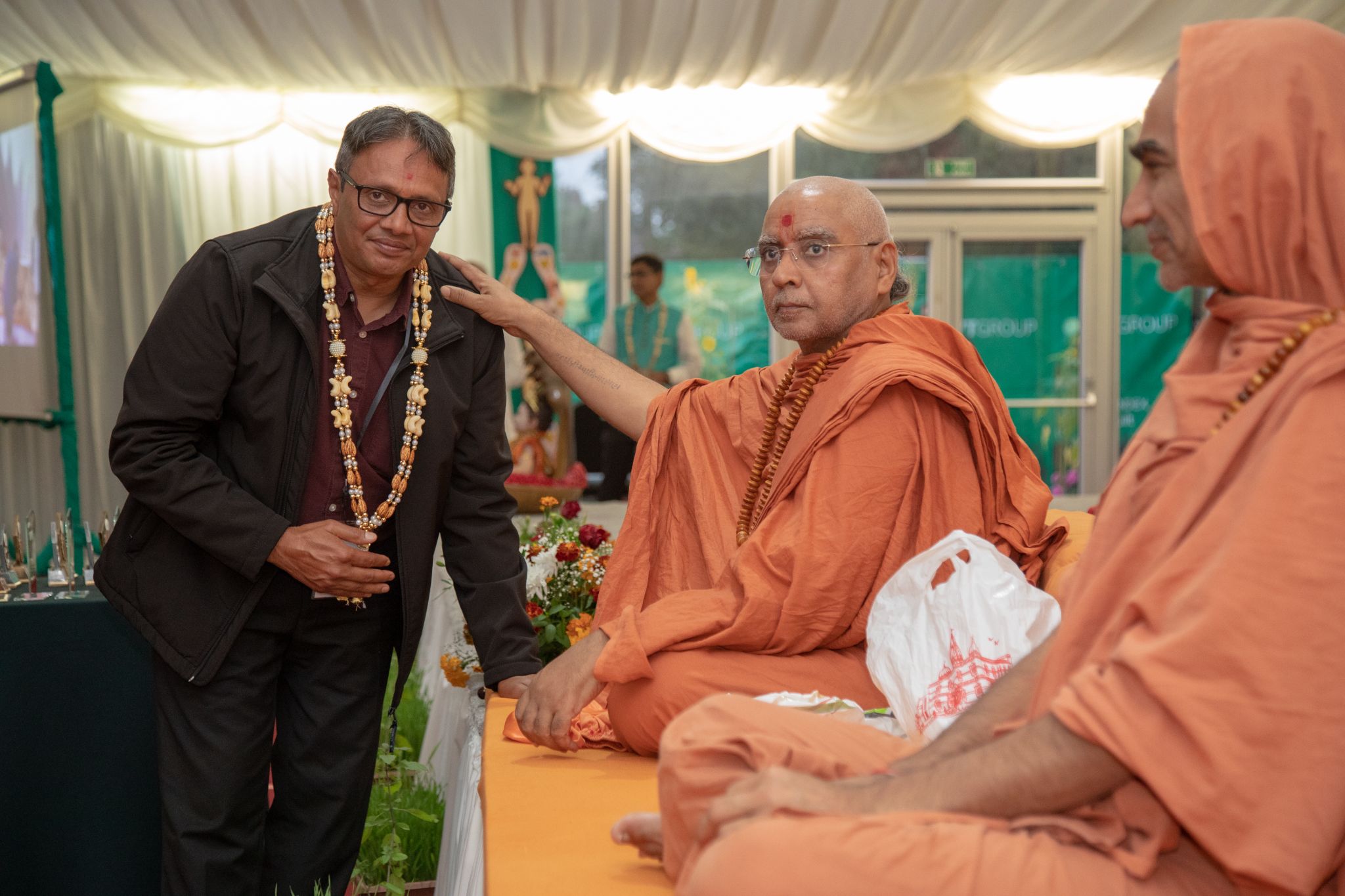©1987-2017 SKS Swaminarayan Temple East London