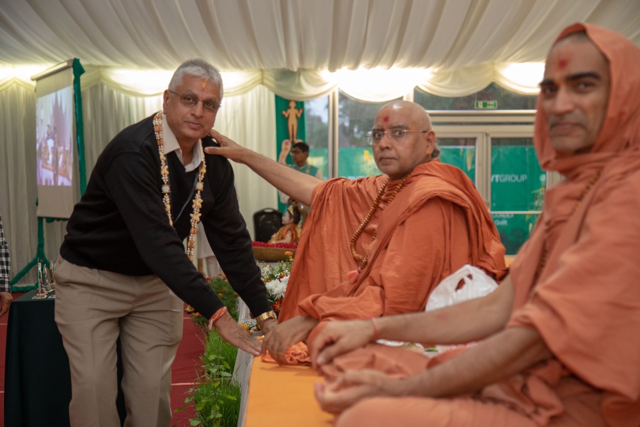 ©1987-2017 SKS Swaminarayan Temple East London