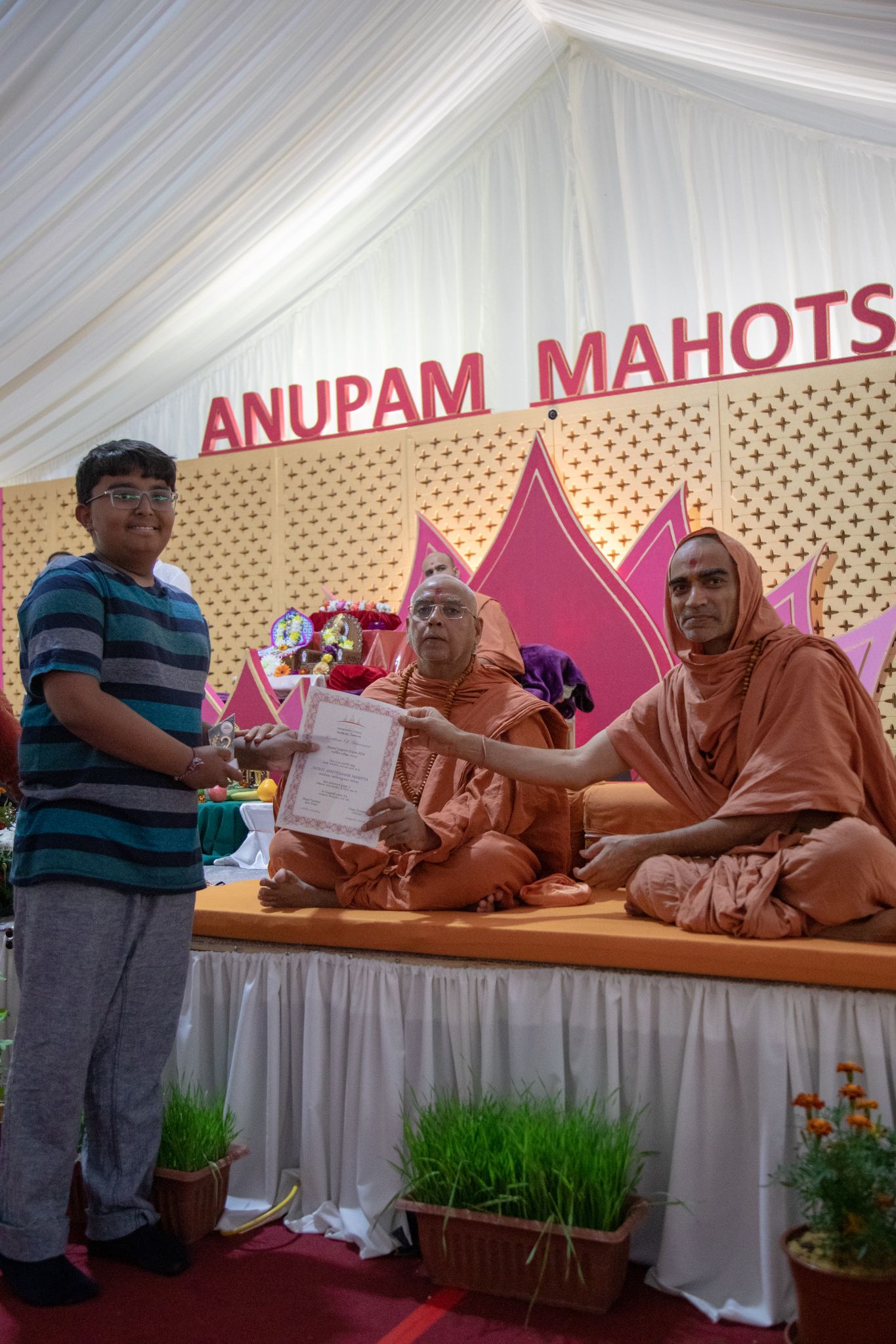 ©1987-2017 SKS Swaminarayan Temple East London