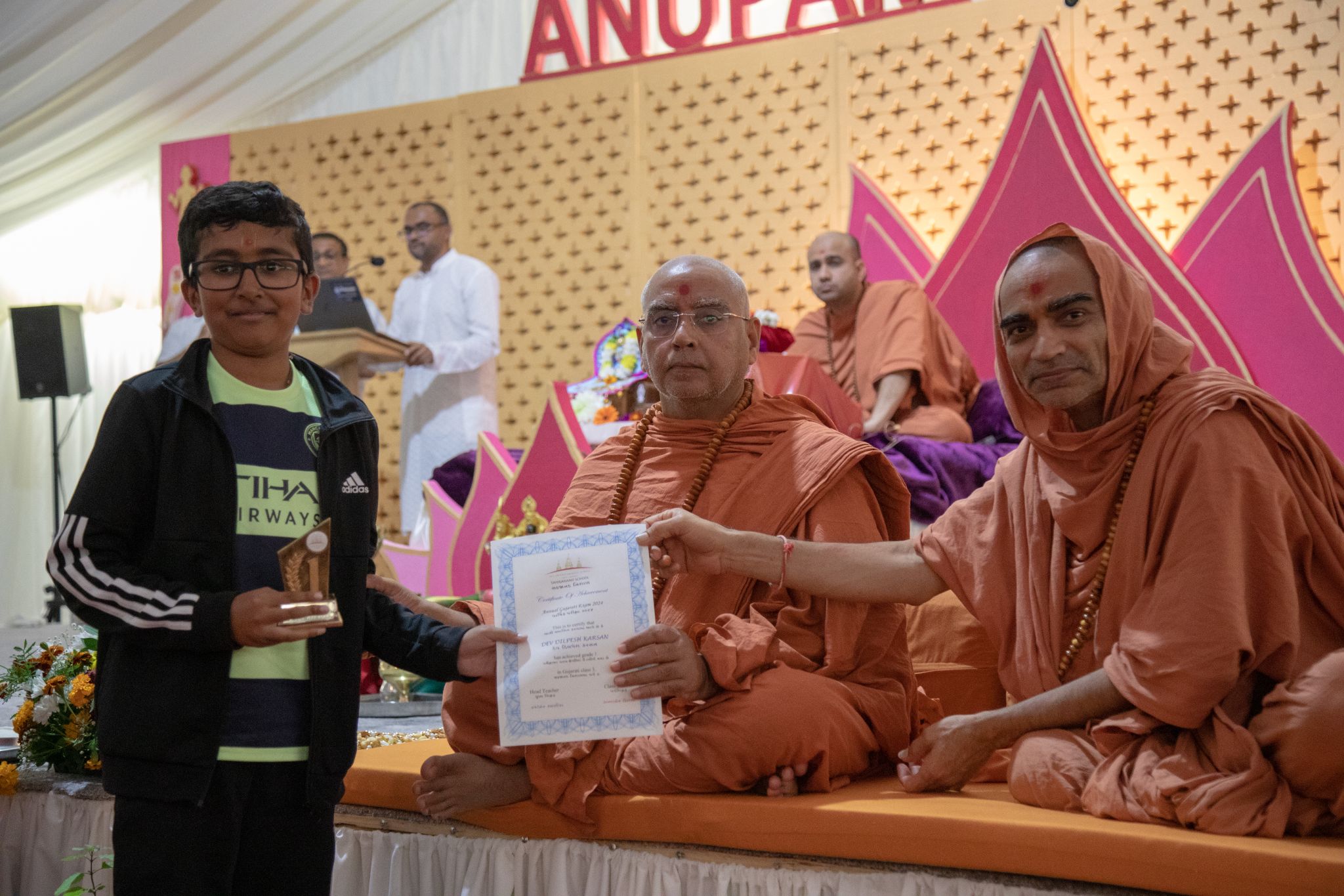 ©1987-2017 SKS Swaminarayan Temple East London