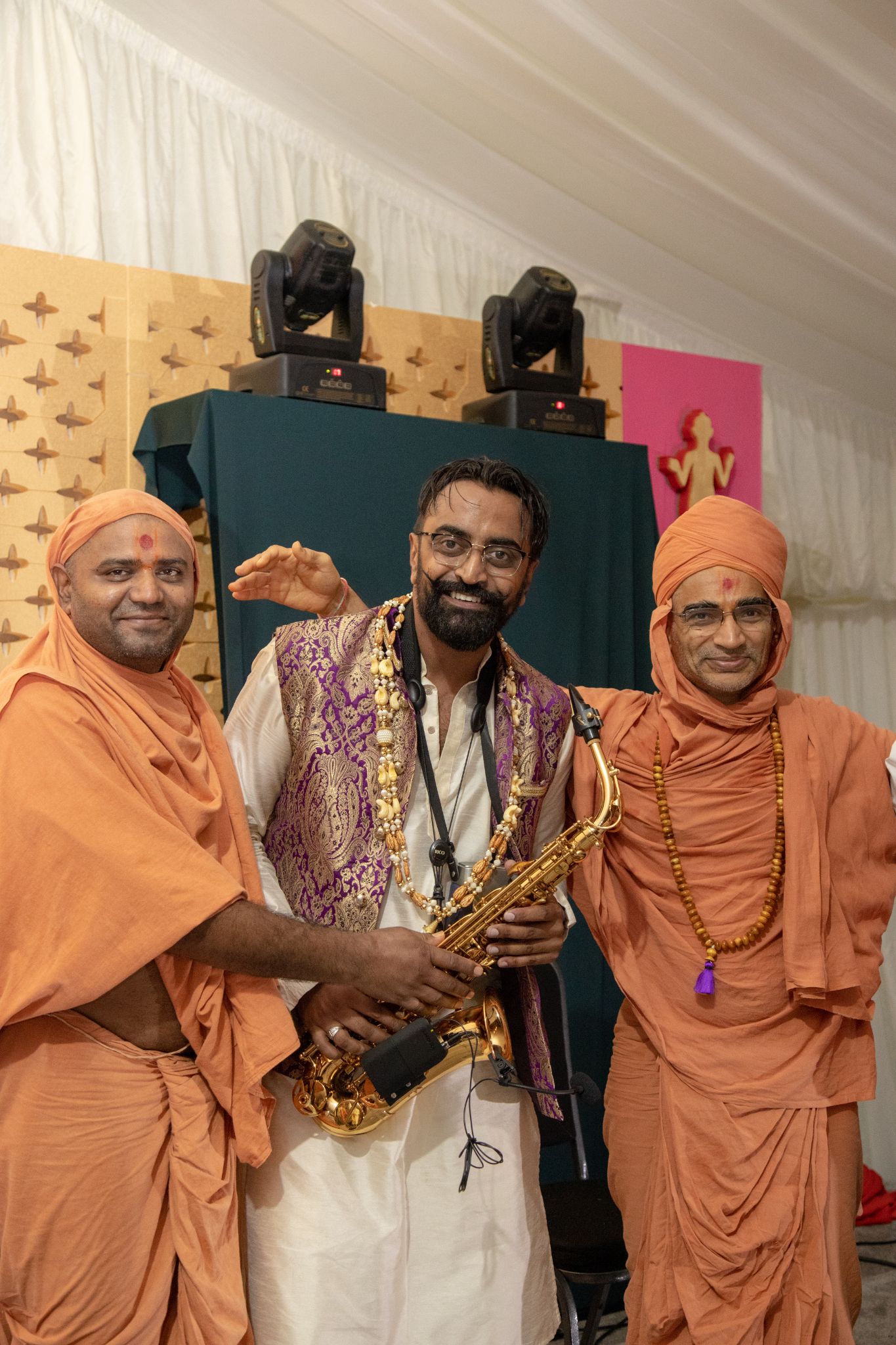 ©1987-2017 SKS Swaminarayan Temple East London
