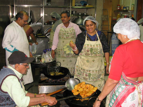 ©1987-2017 SKS Swaminarayan Temple East London