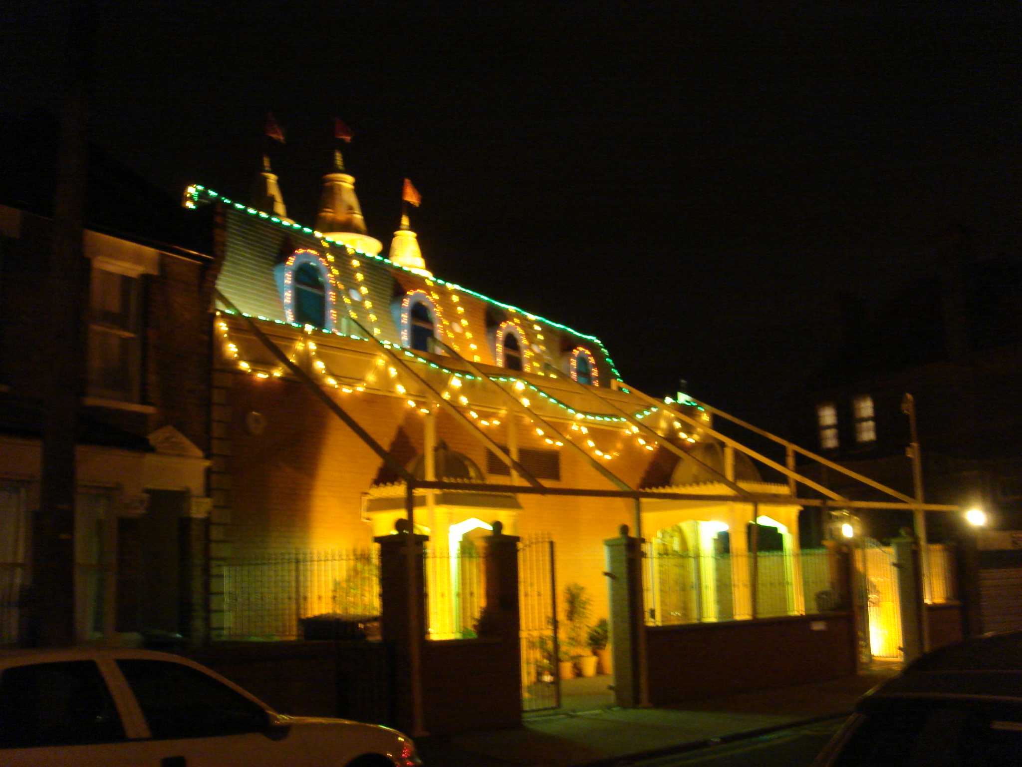 ©1987-2017 SKS Swaminarayan Temple East London