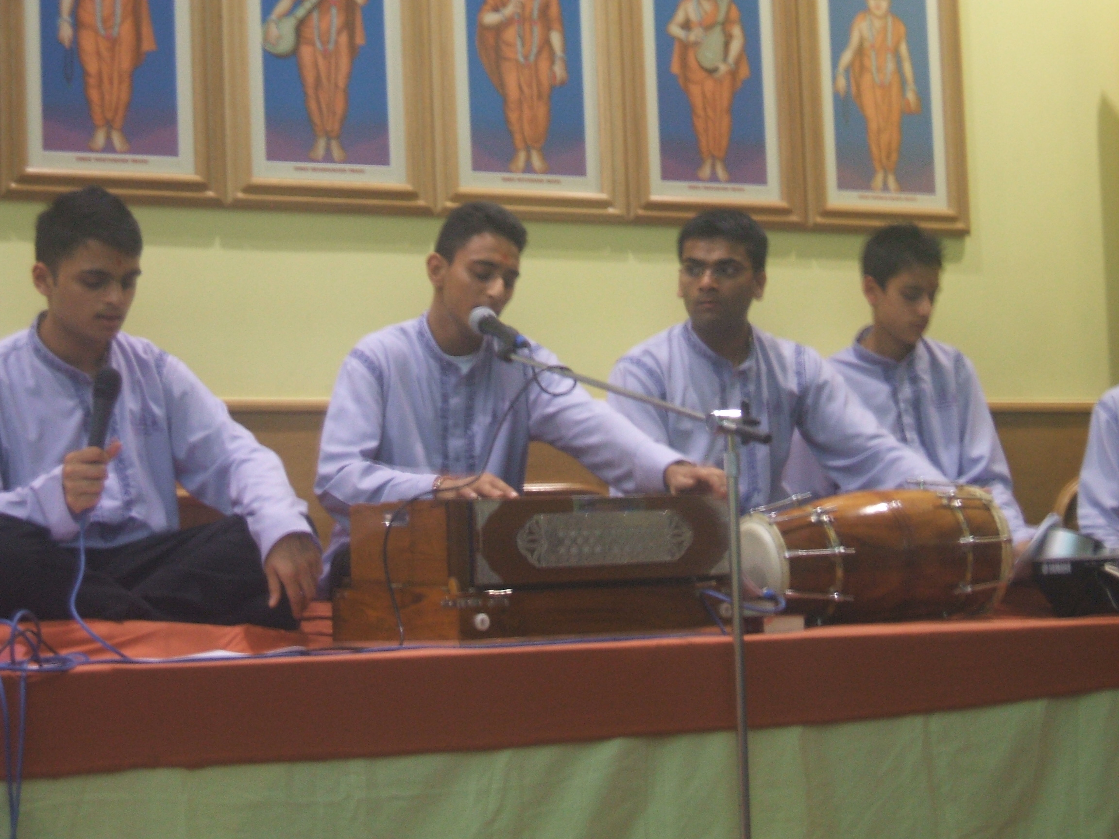 ©1987-2017 SKS Swaminarayan Temple East London