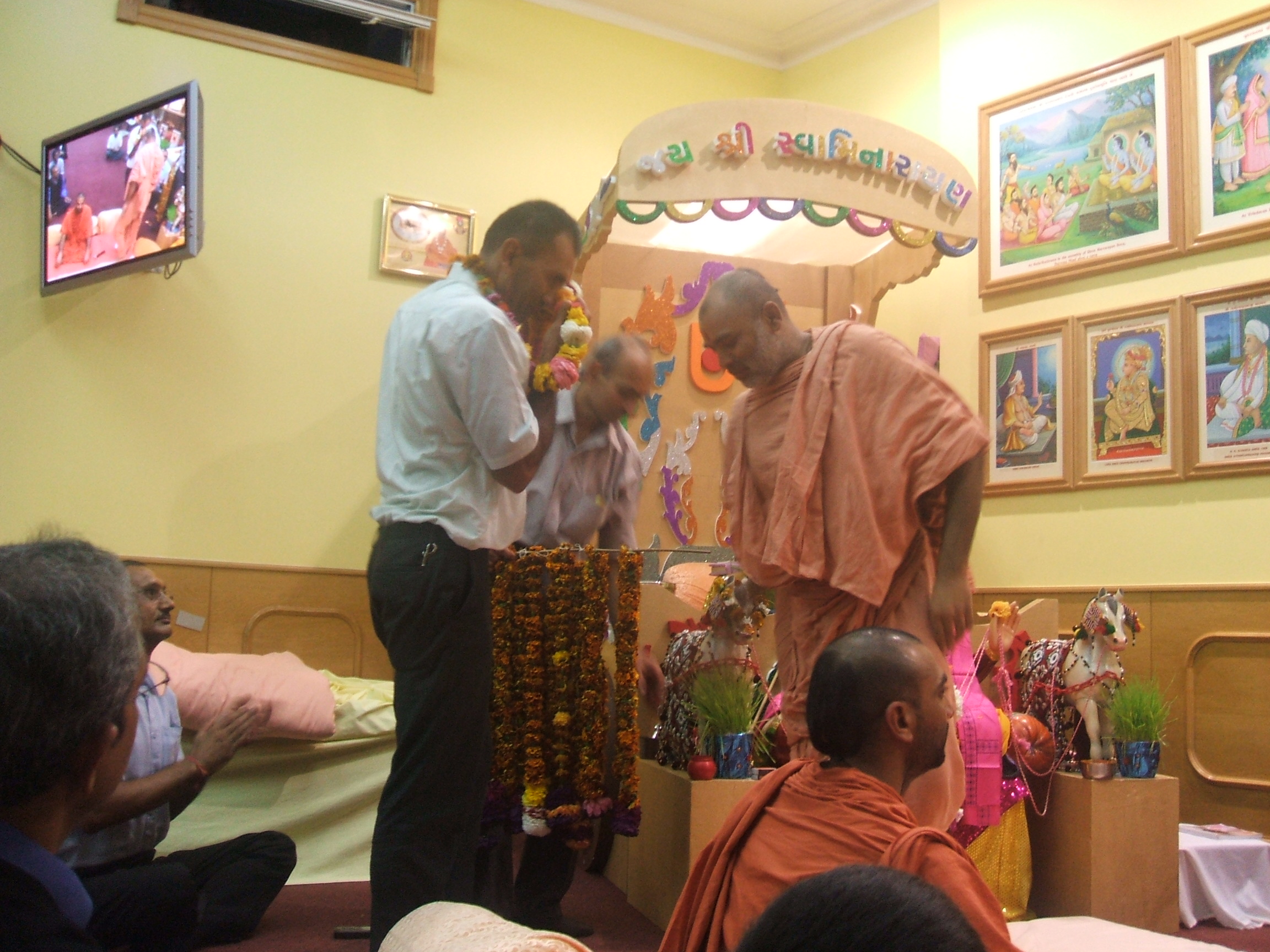 ©1987-2017 SKS Swaminarayan Temple East London