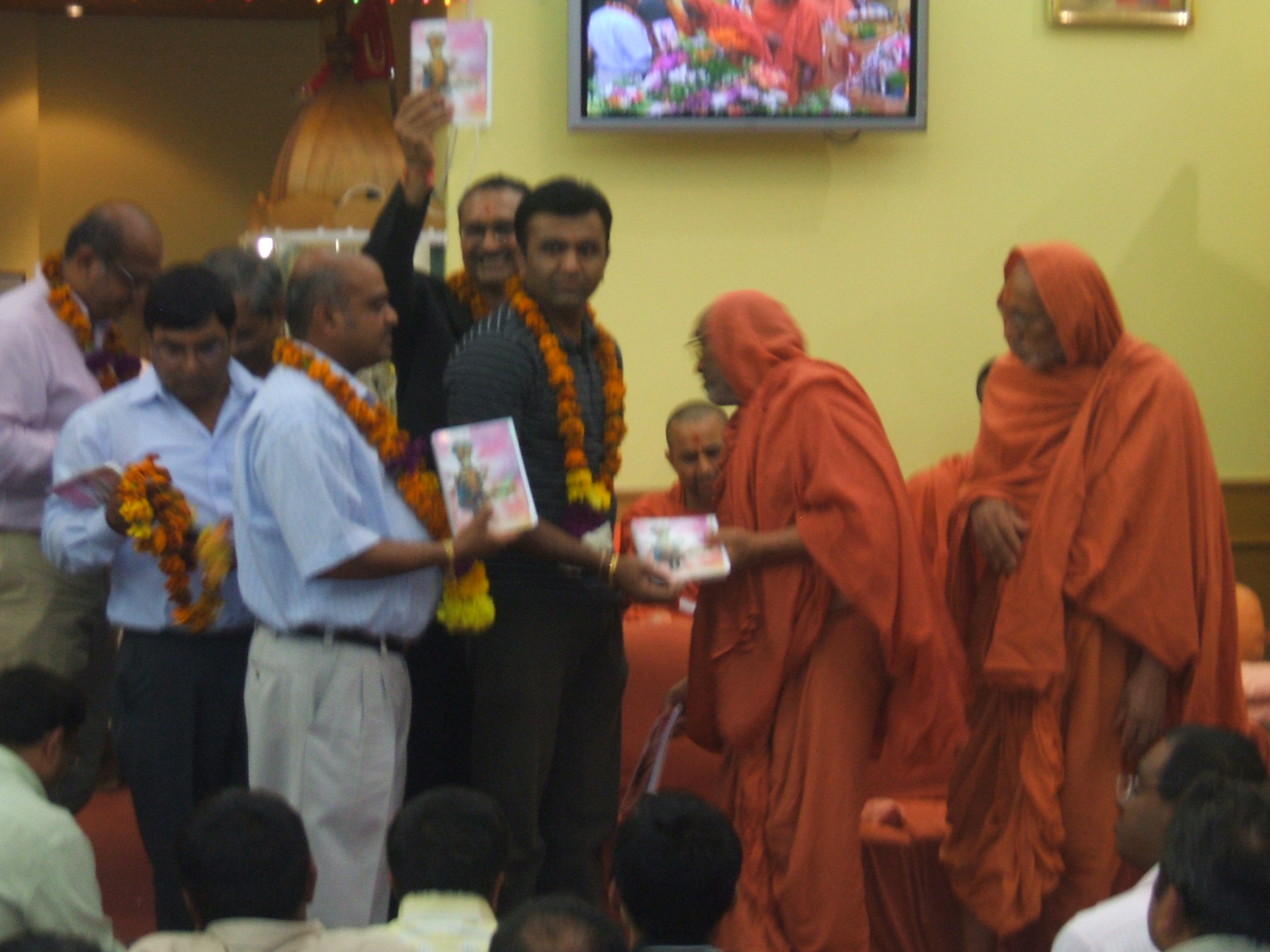 ©1987-2017 SKS Swaminarayan Temple East London