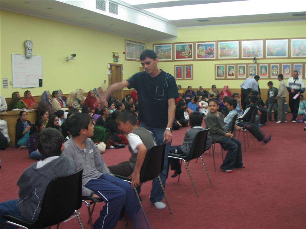 ©1987-2017 SKS Swaminarayan Temple East London