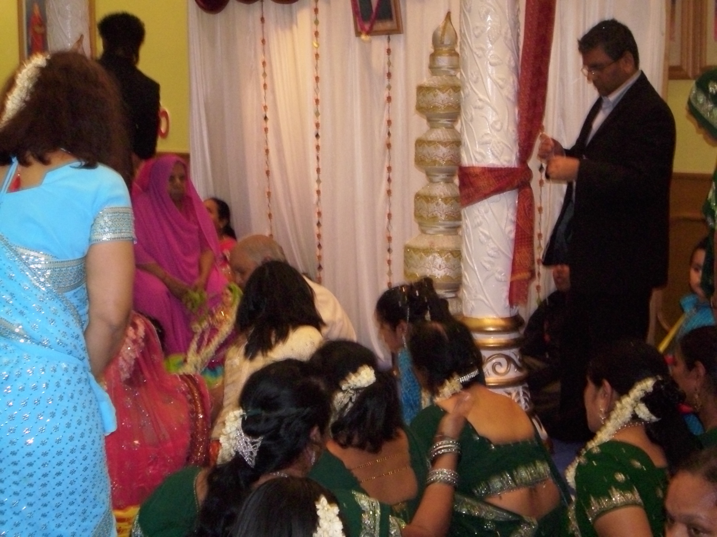 ©1987-2017 SKS Swaminarayan Temple East London