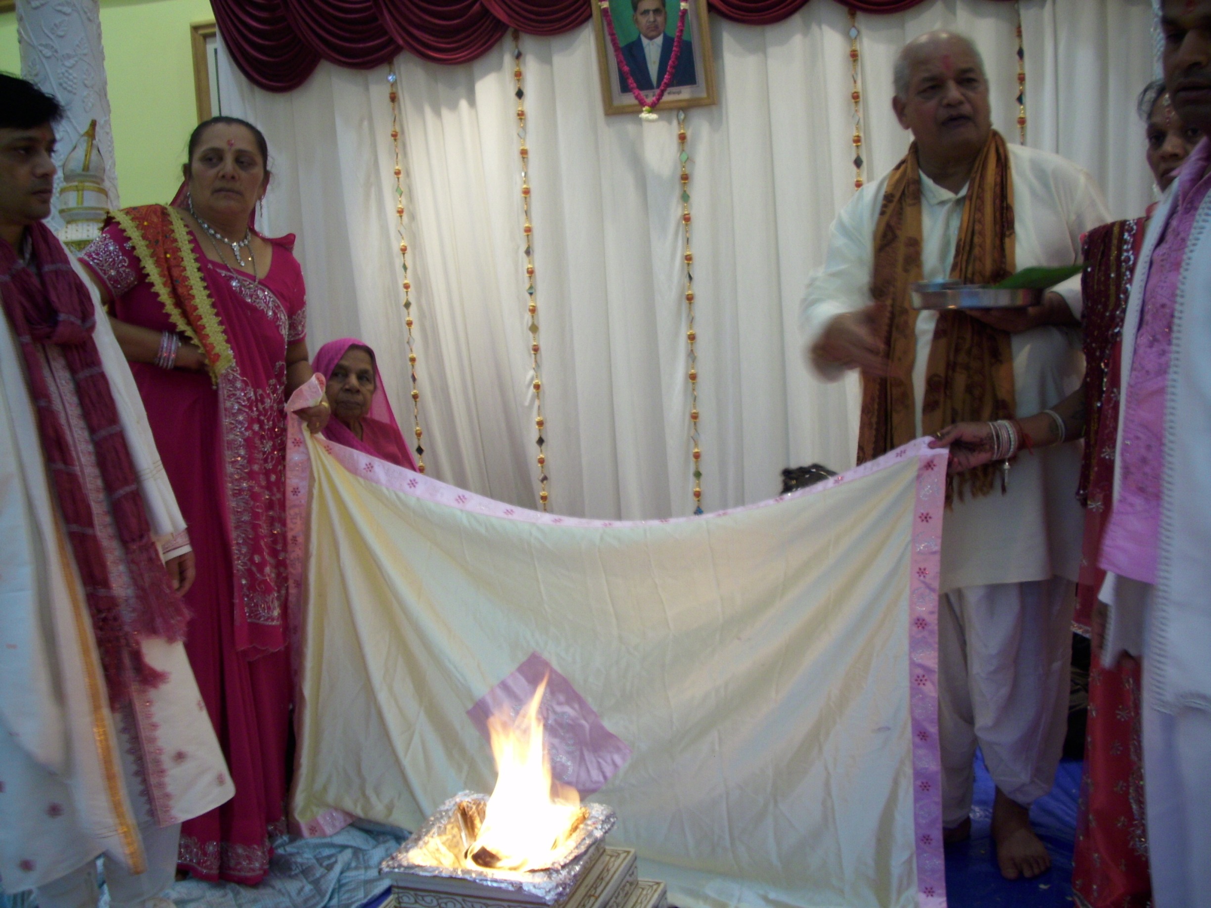 ©1987-2017 SKS Swaminarayan Temple East London