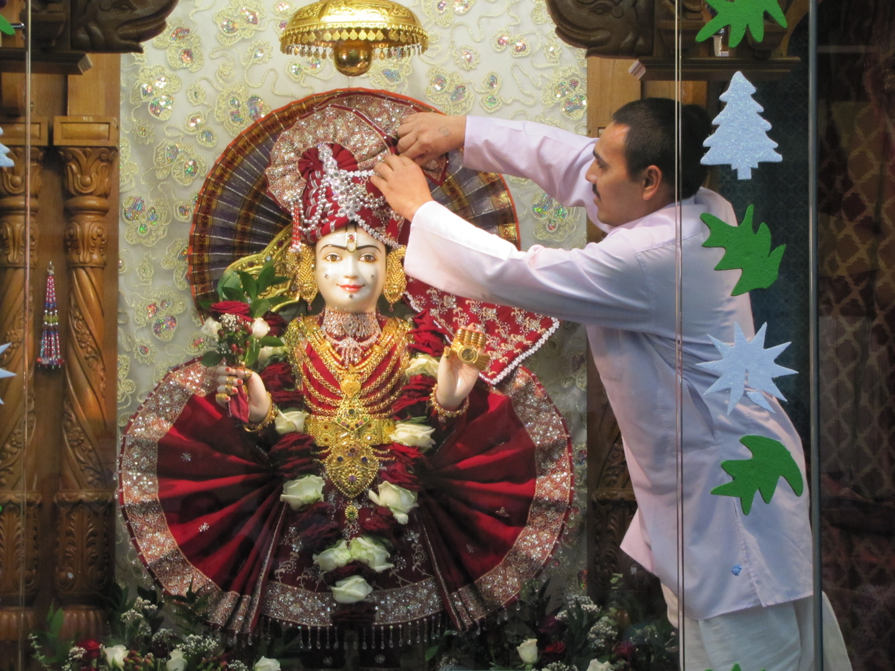 ©1987-2017 SKS Swaminarayan Temple East London