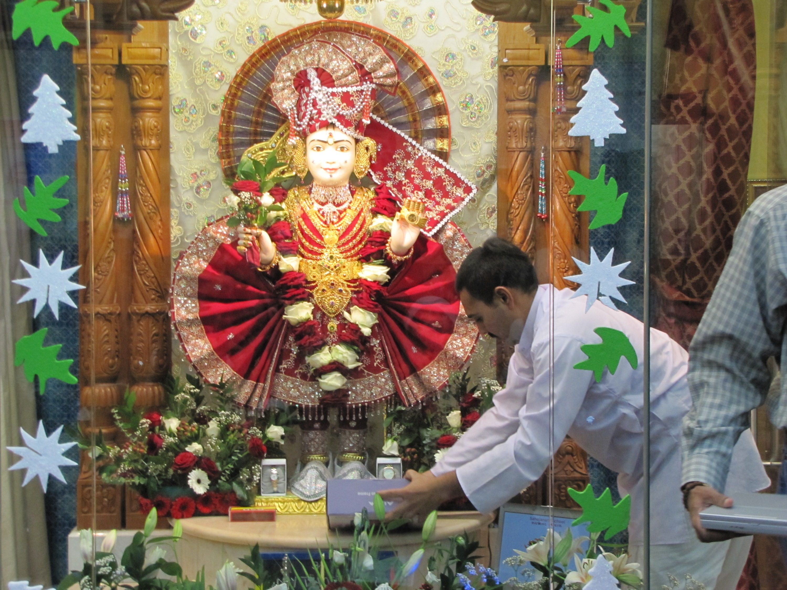 ©1987-2017 SKS Swaminarayan Temple East London
