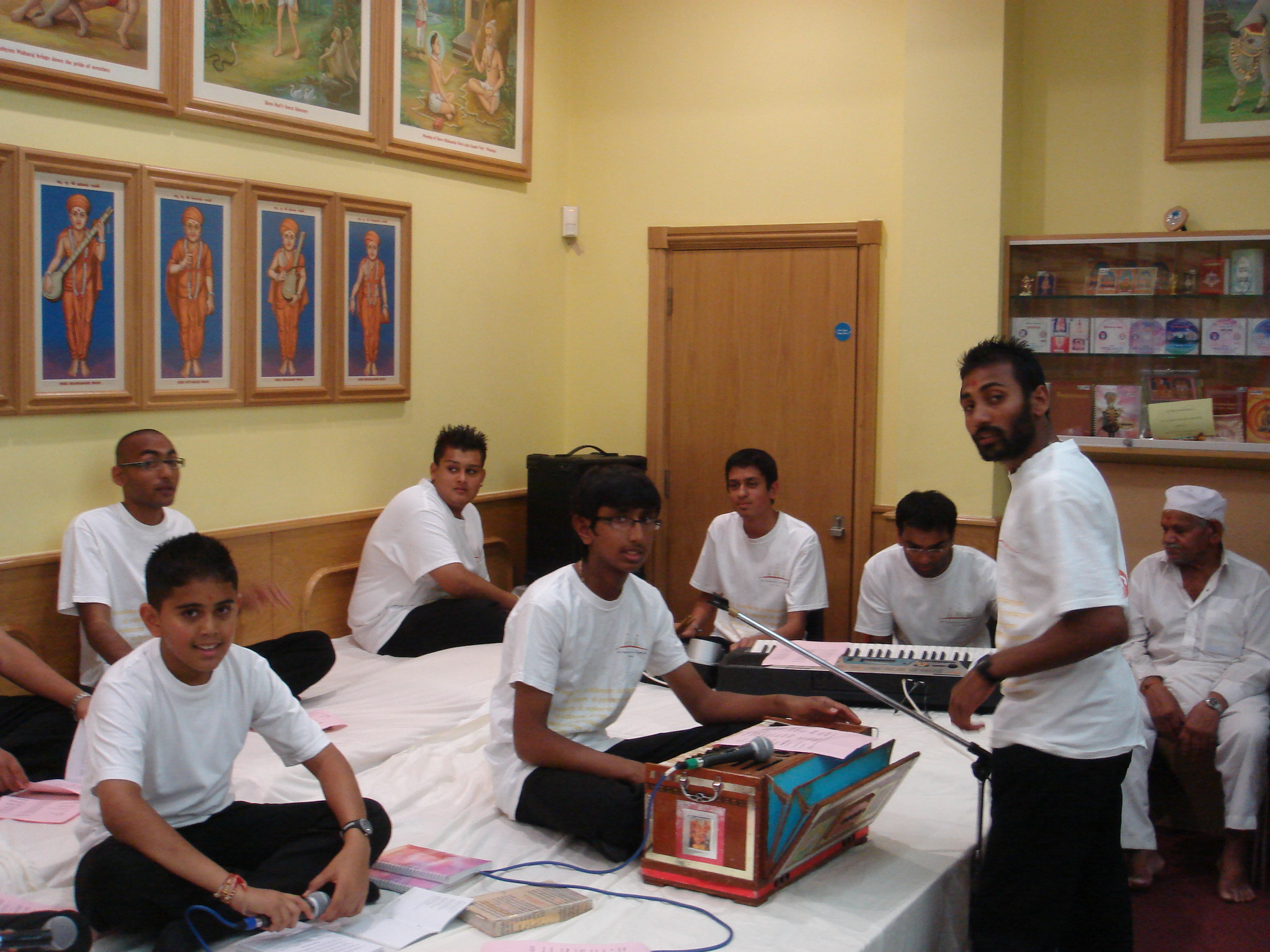 ©1987-2017 SKS Swaminarayan Temple East London