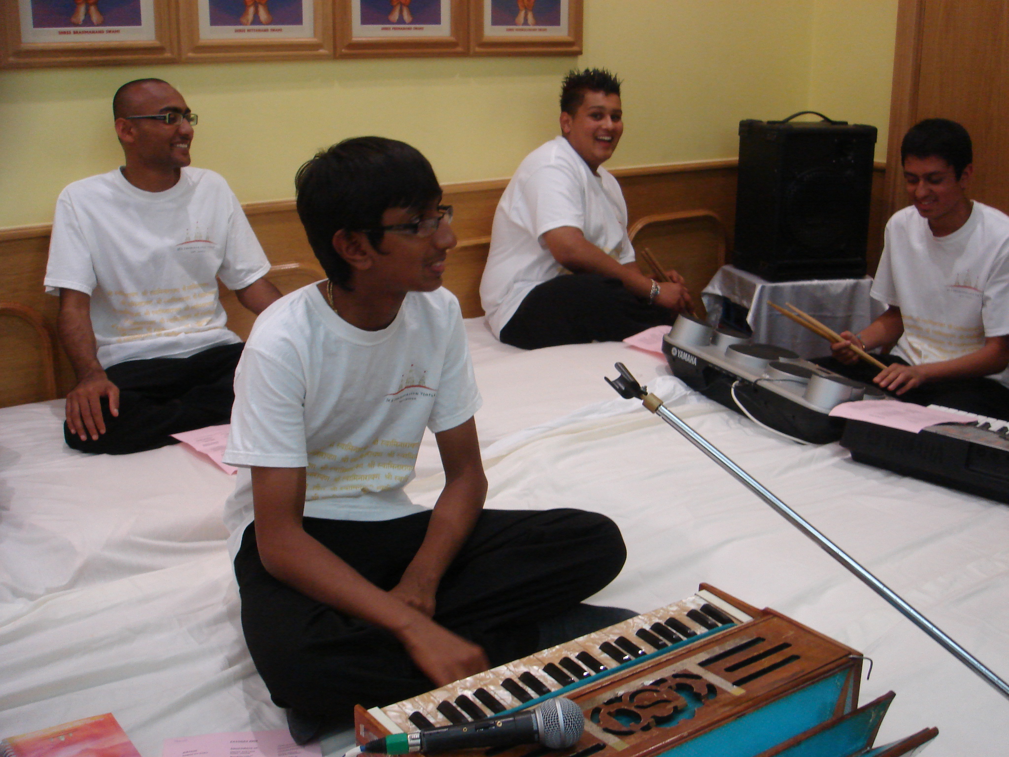 ©1987-2017 SKS Swaminarayan Temple East London