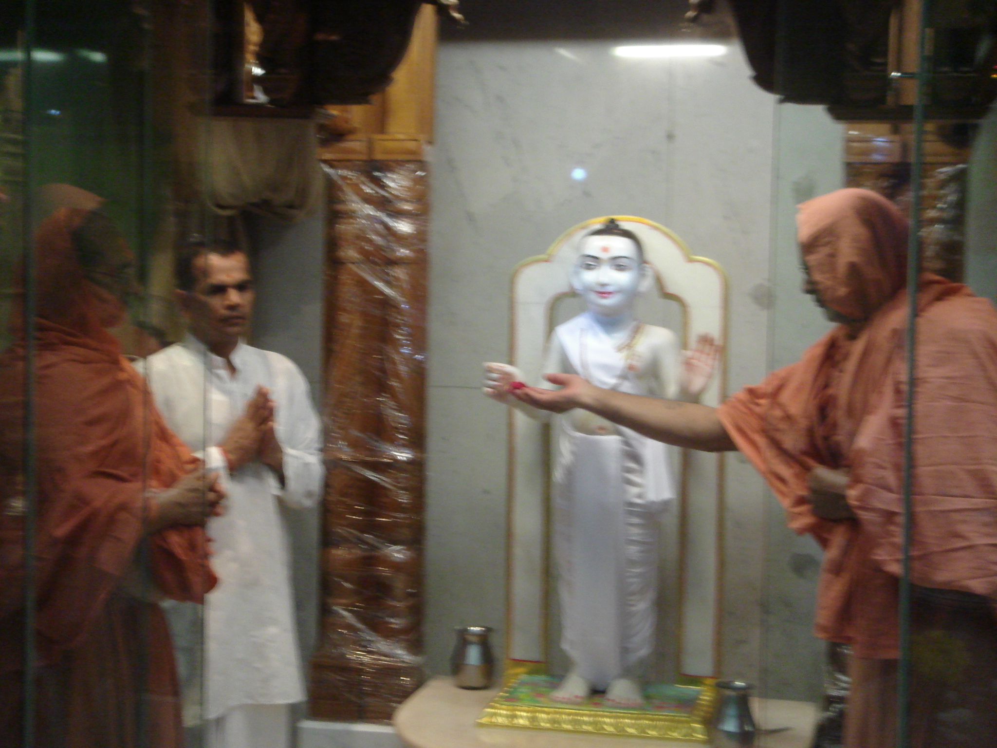 ©1987-2017 SKS Swaminarayan Temple East London