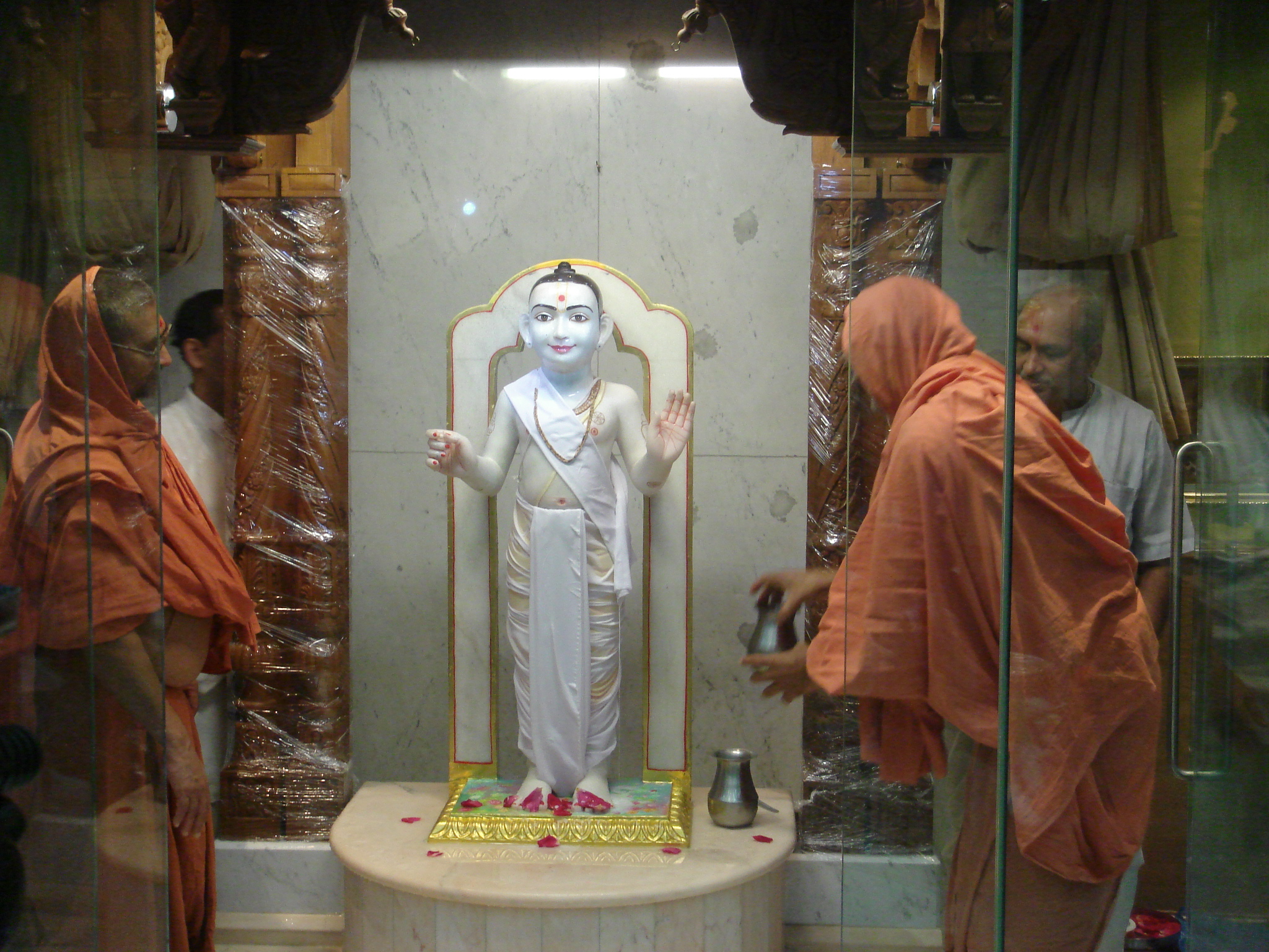 ©1987-2017 SKS Swaminarayan Temple East London