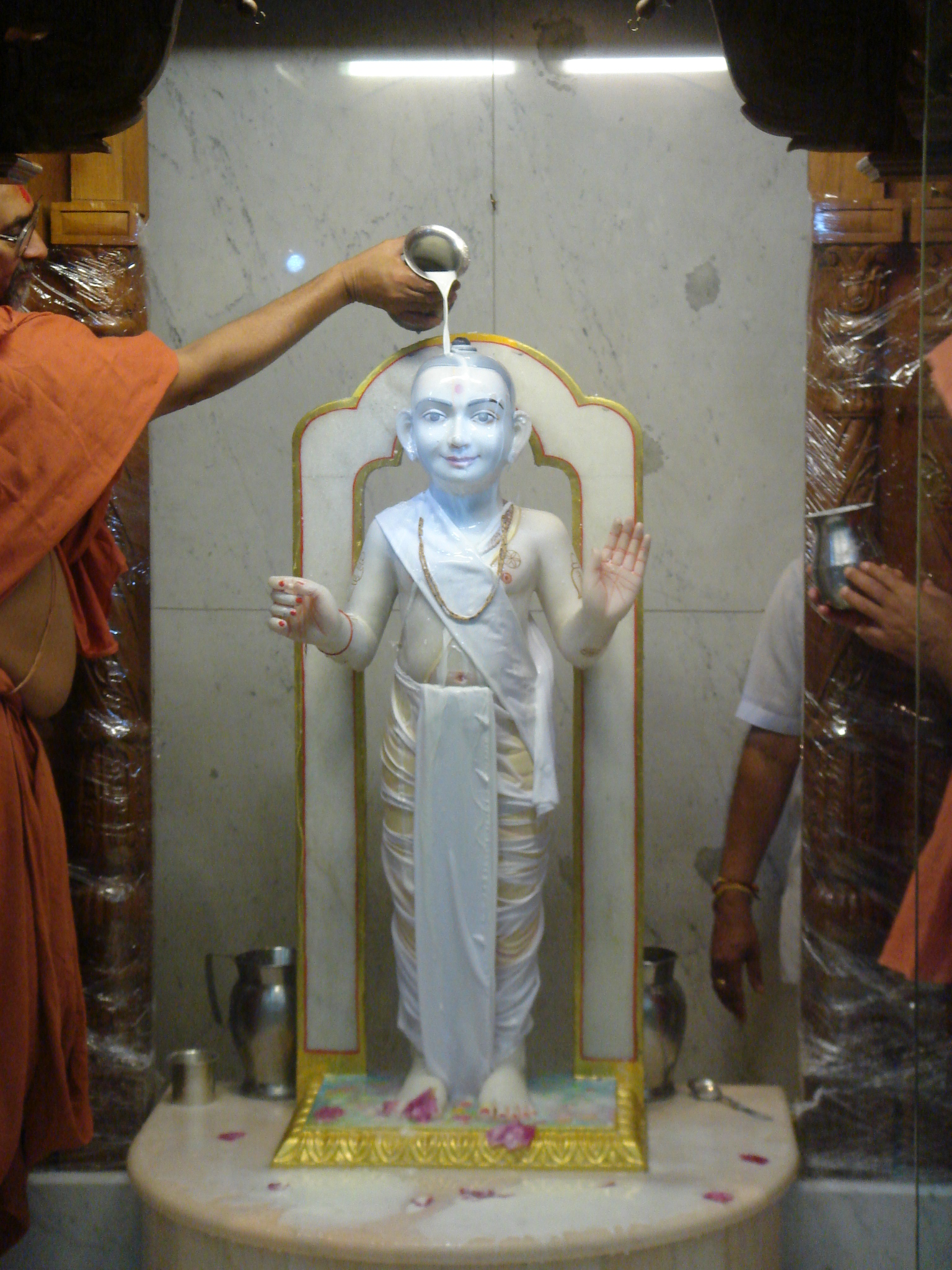 ©1987-2017 SKS Swaminarayan Temple East London