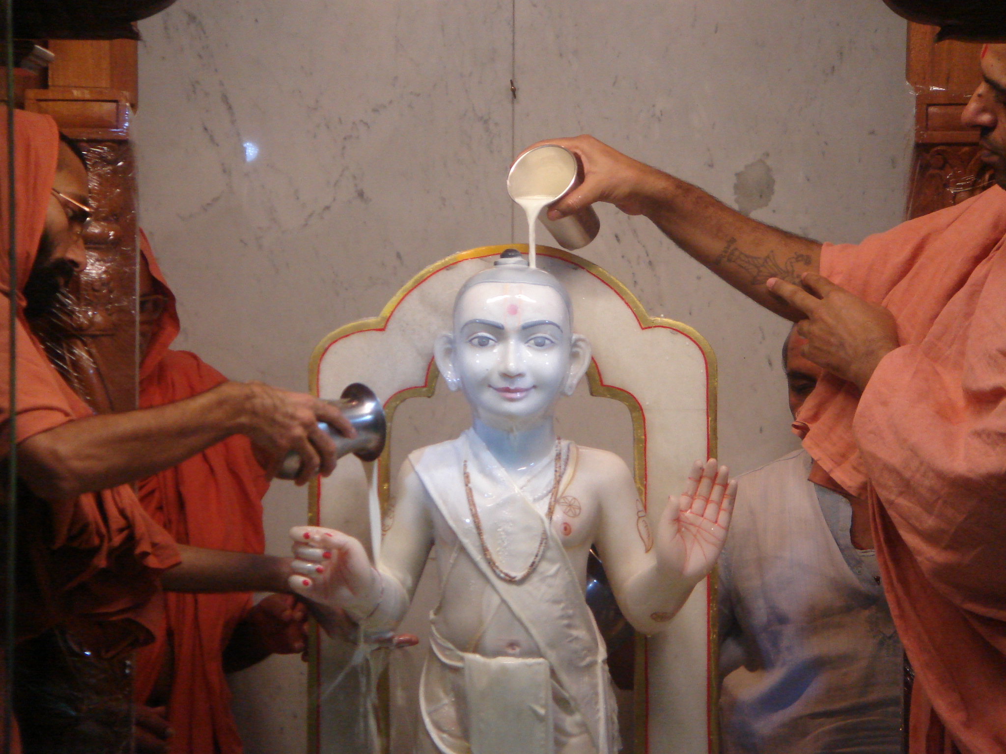 ©1987-2017 SKS Swaminarayan Temple East London