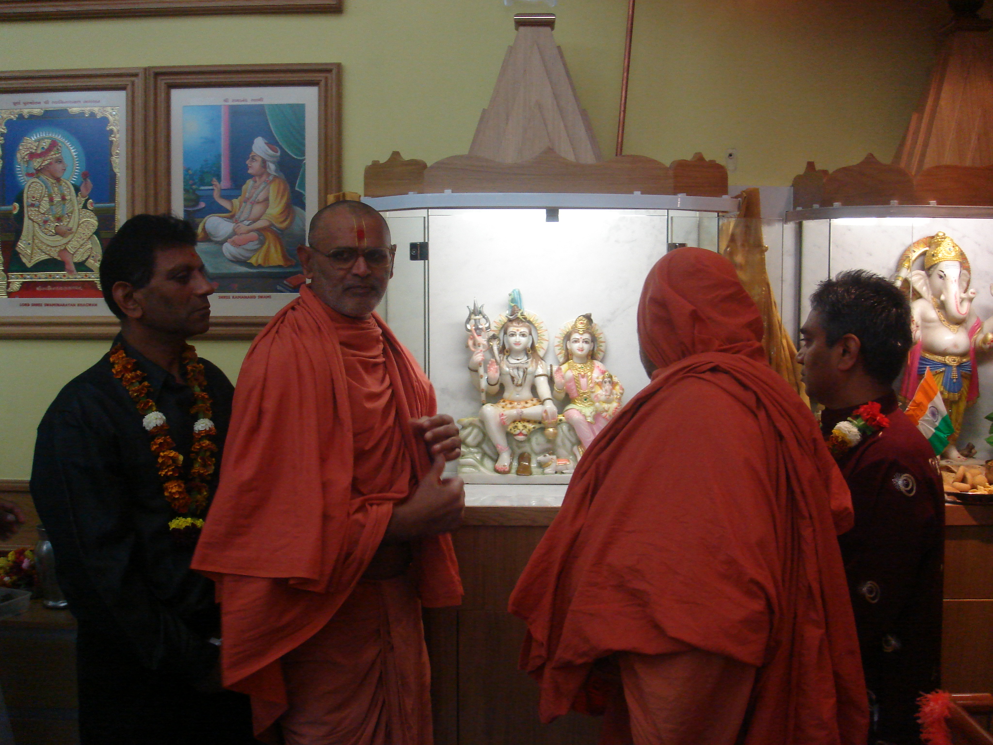 ©1987-2017 SKS Swaminarayan Temple East London