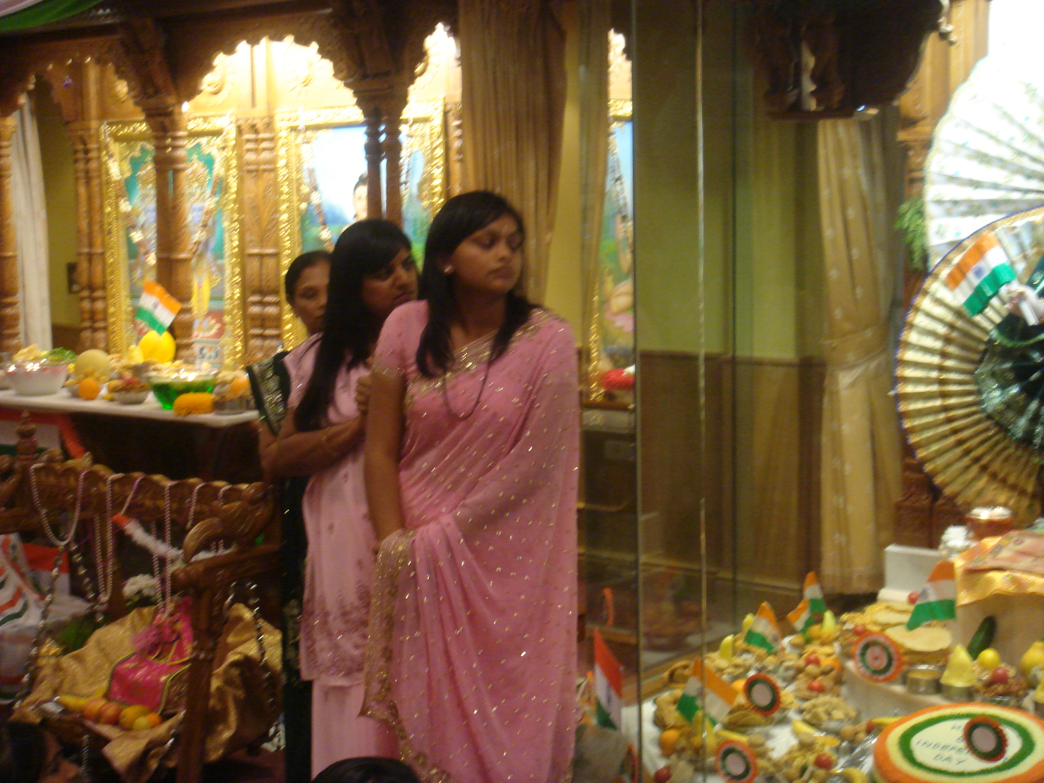 ©1987-2017 SKS Swaminarayan Temple East London