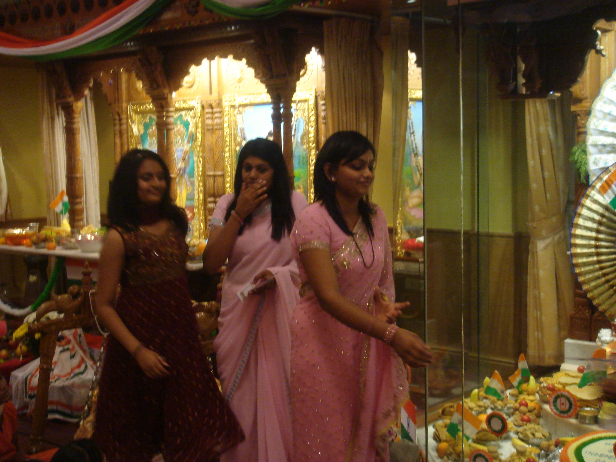 ©1987-2017 SKS Swaminarayan Temple East London