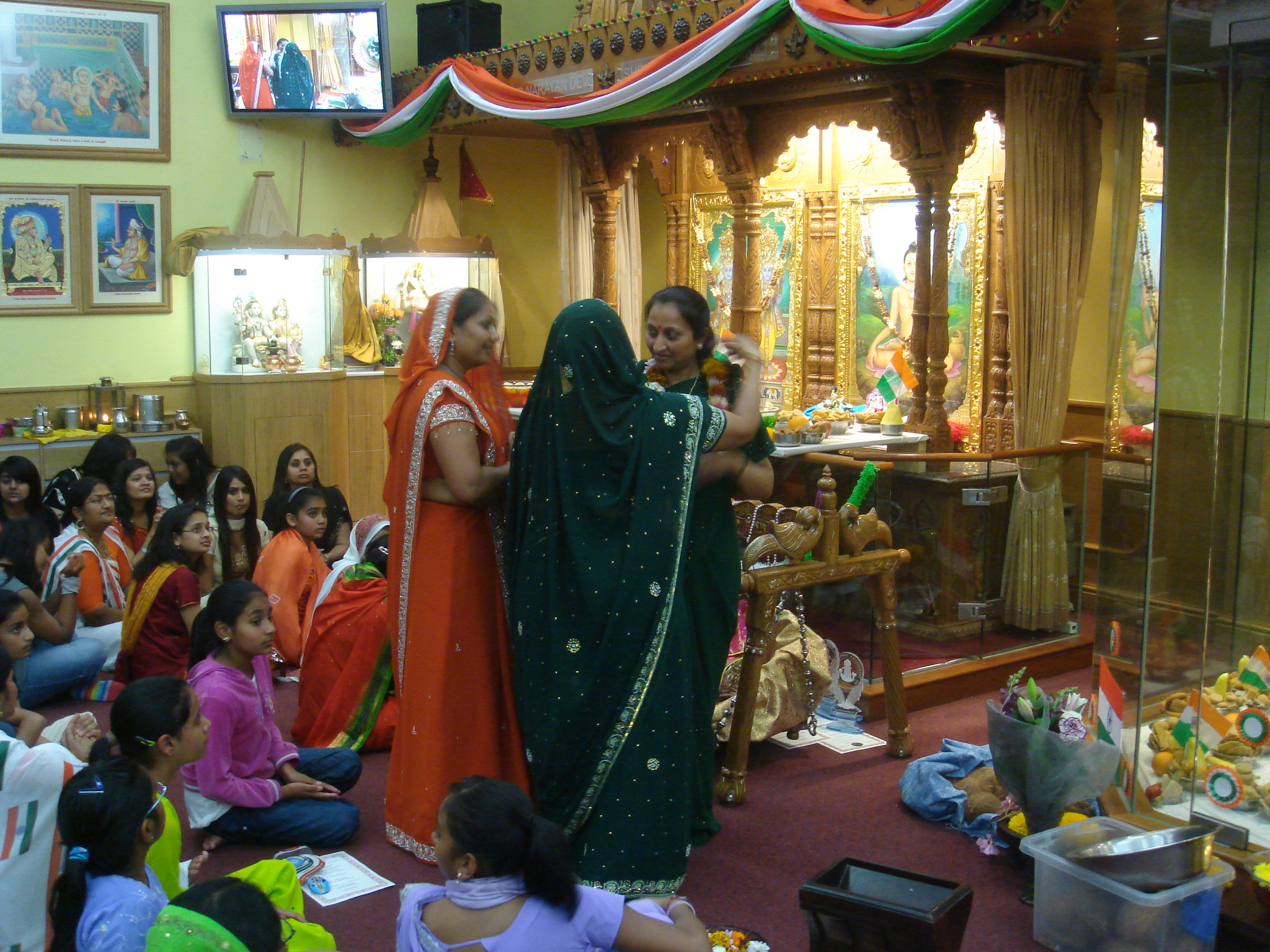 ©1987-2017 SKS Swaminarayan Temple East London