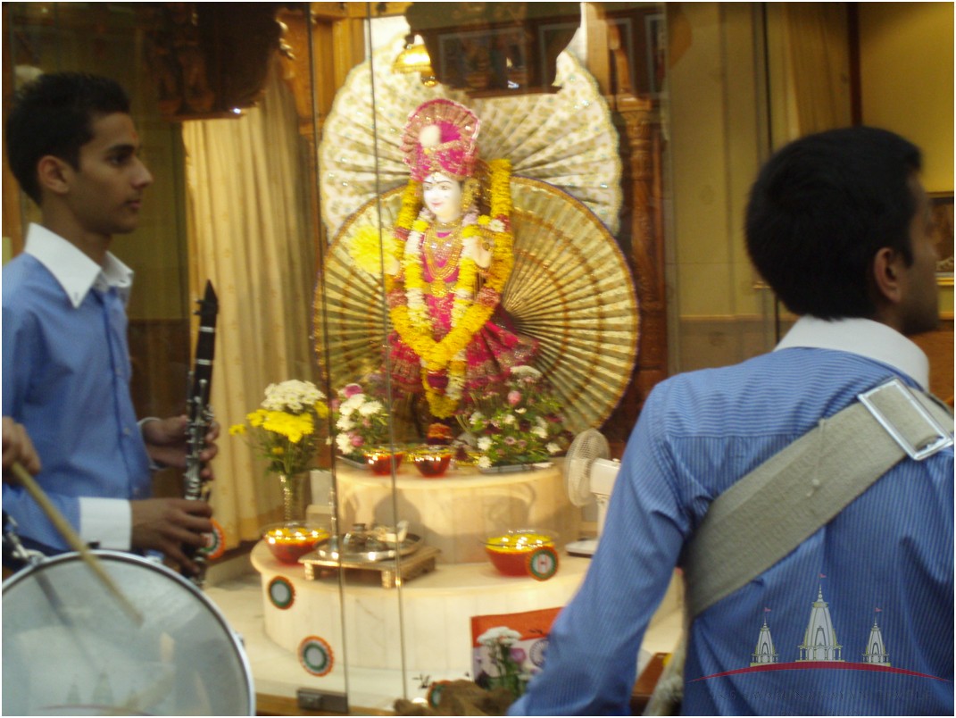 ©1987-2017 SKS Swaminarayan Temple East London