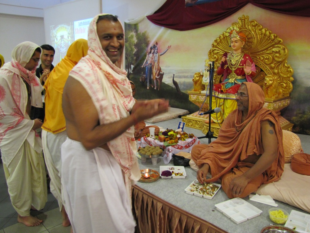 ©1987-2017 SKS Swaminarayan Temple East London