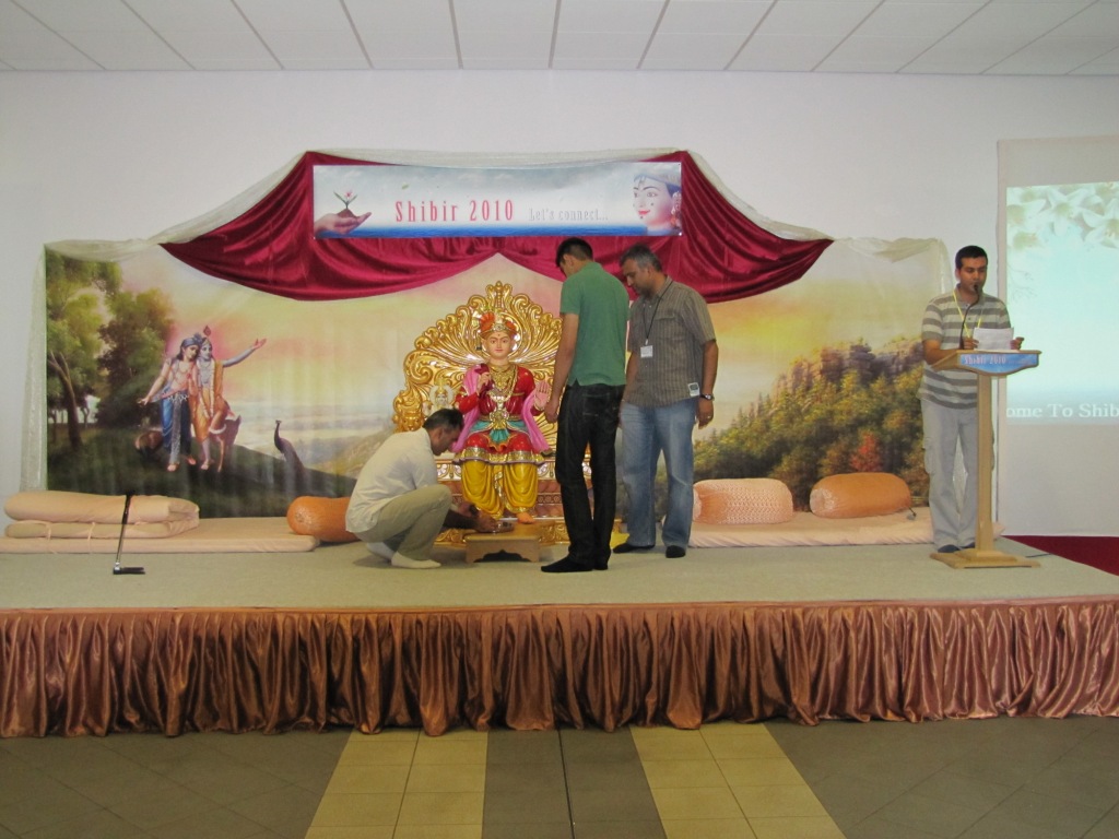 ©1987-2017 SKS Swaminarayan Temple East London
