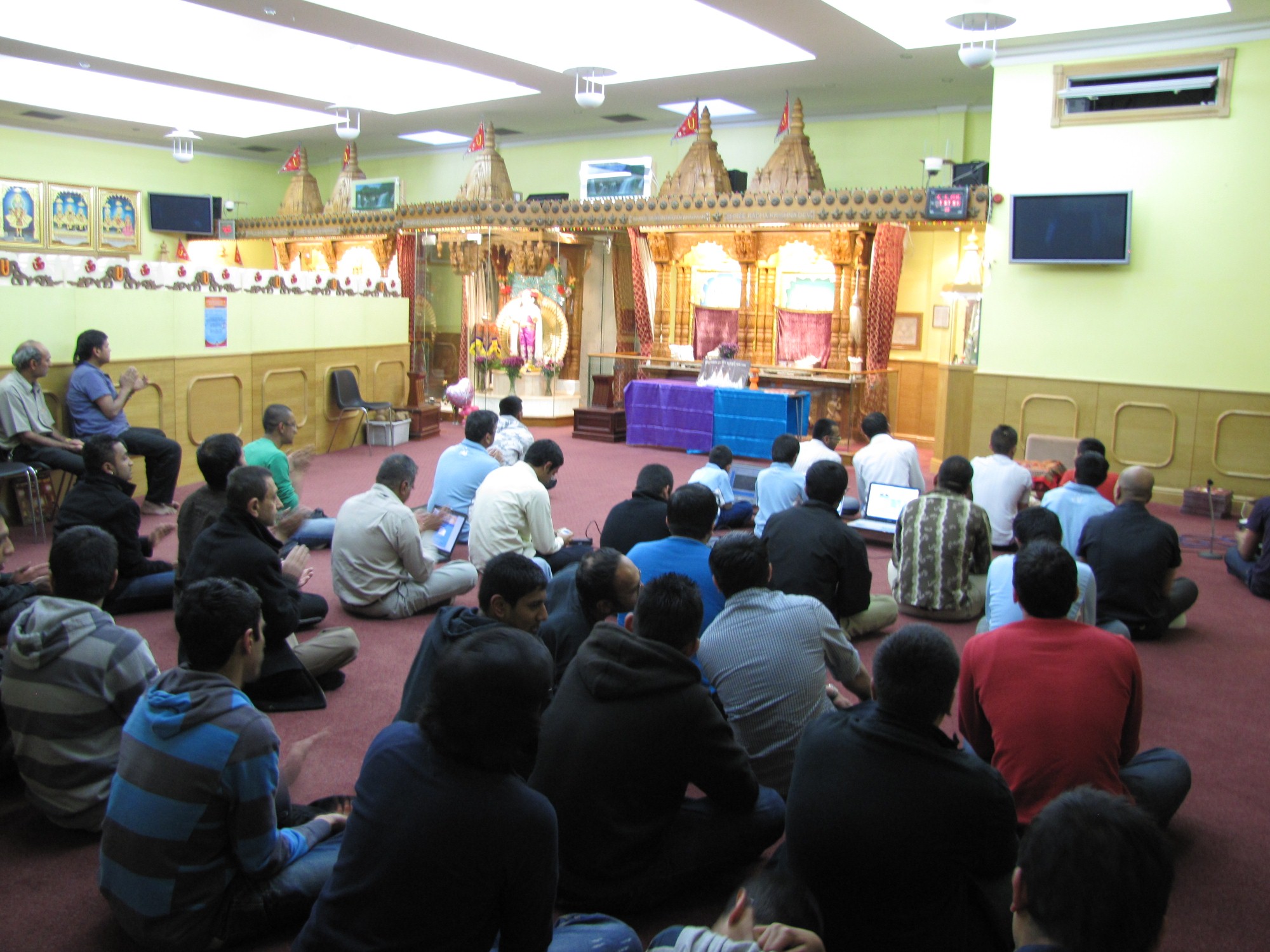 ©1987-2017 SKS Swaminarayan Temple East London