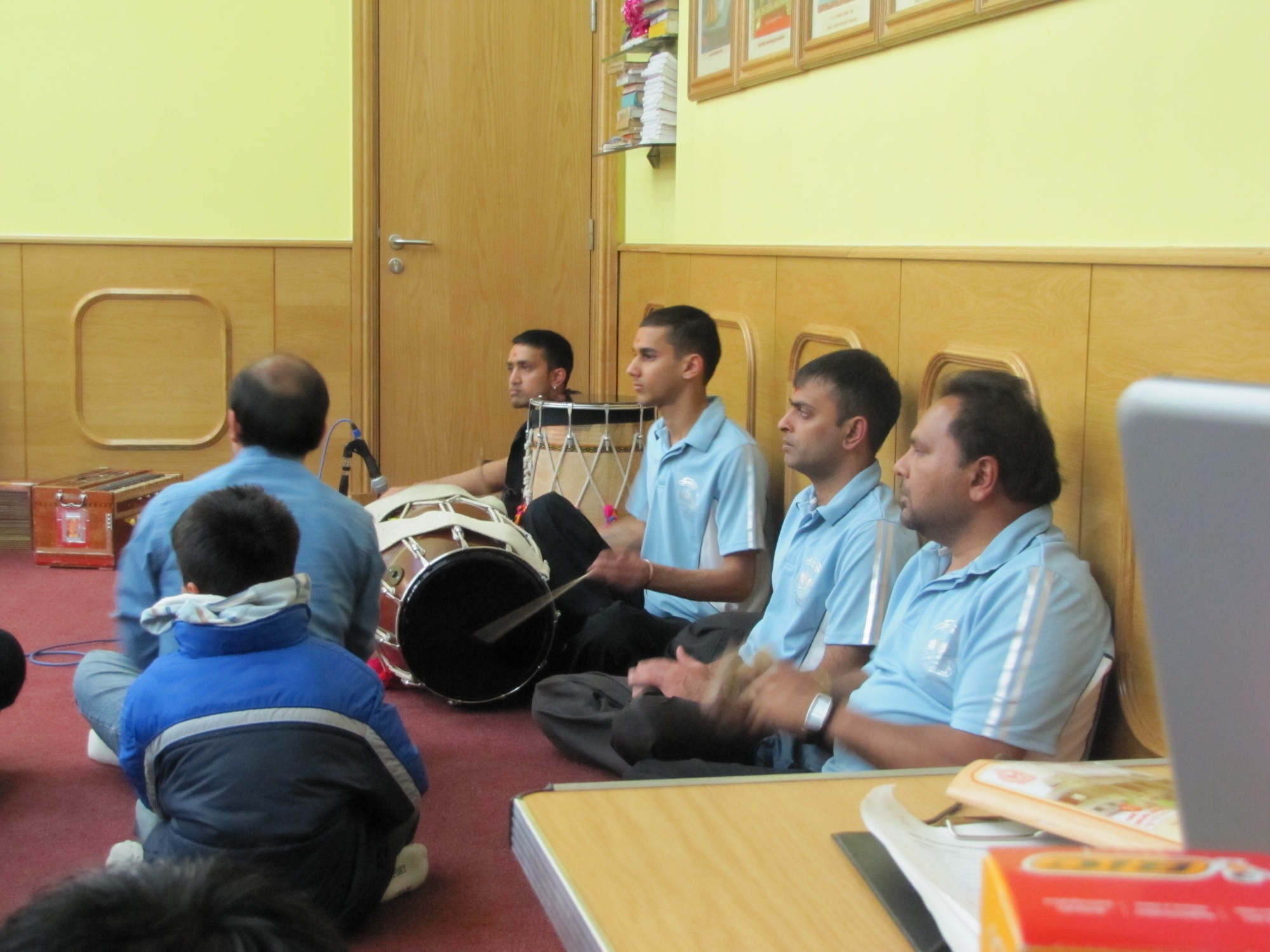 ©1987-2017 SKS Swaminarayan Temple East London