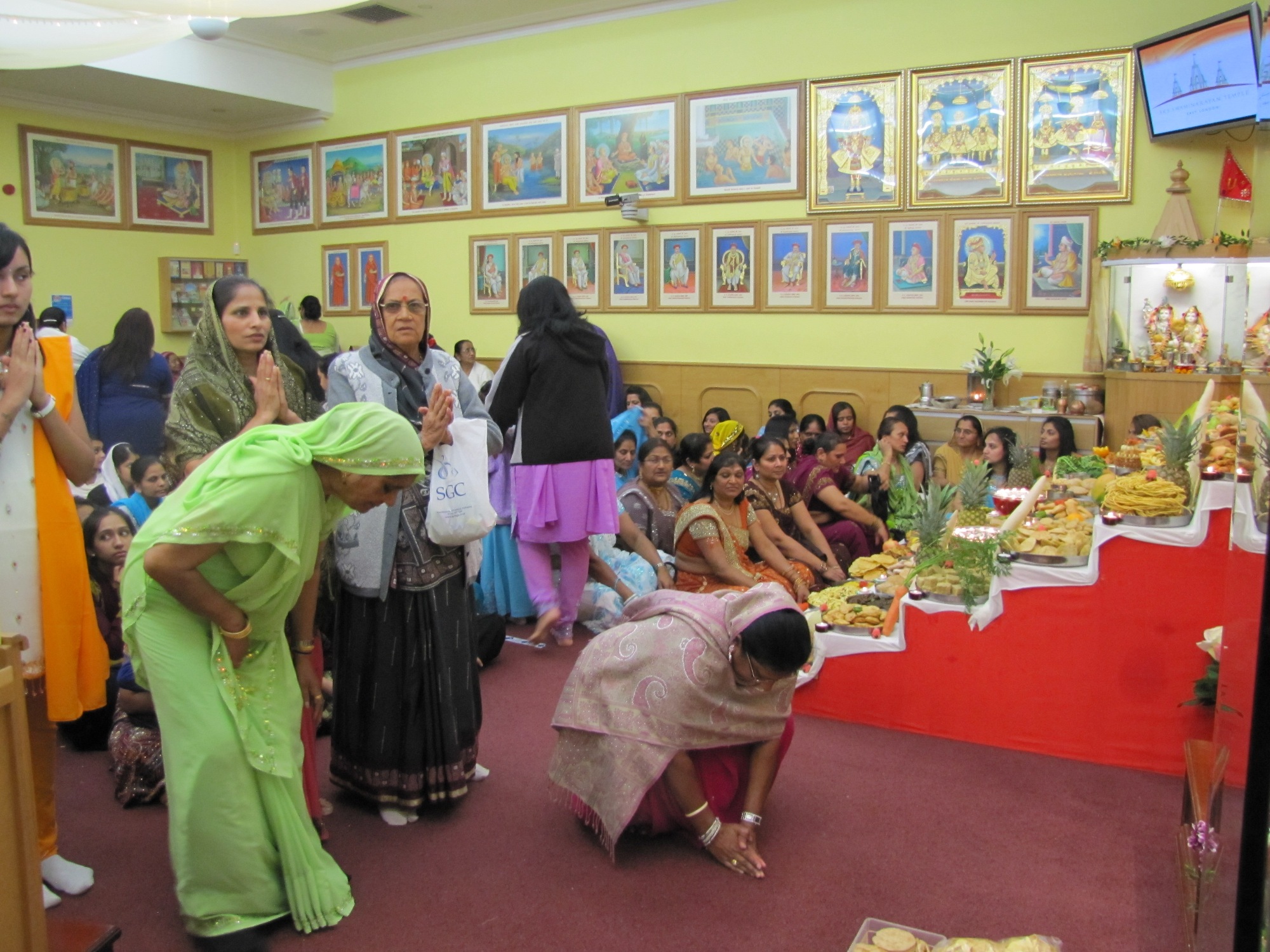 ©1987-2017 SKS Swaminarayan Temple East London