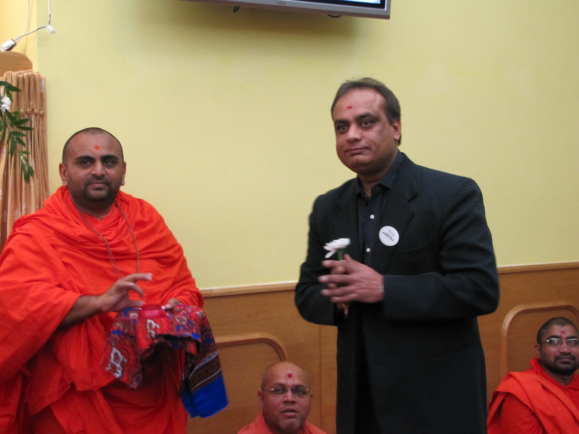 ©1987-2017 SKS Swaminarayan Temple East London