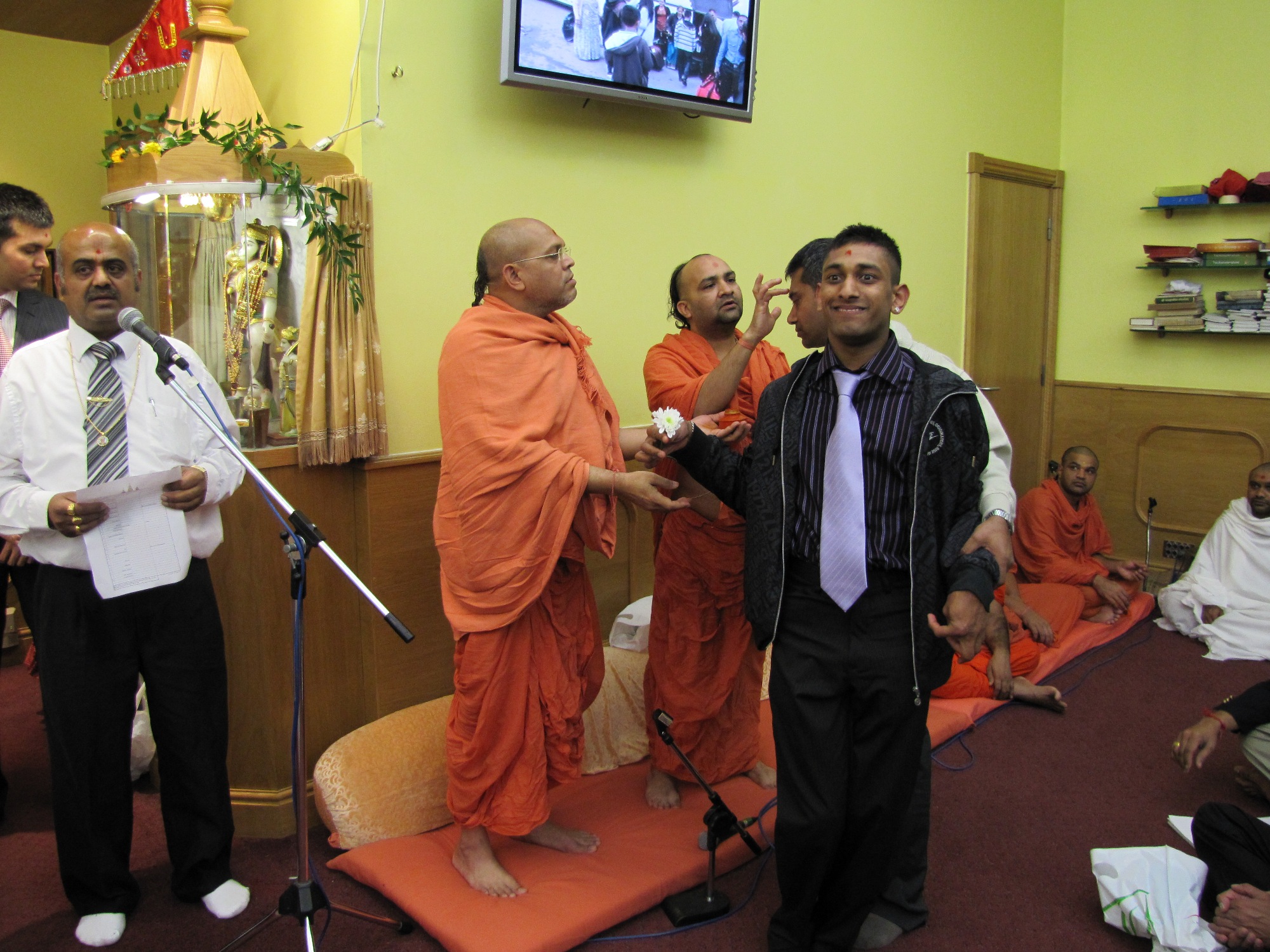 ©1987-2017 SKS Swaminarayan Temple East London