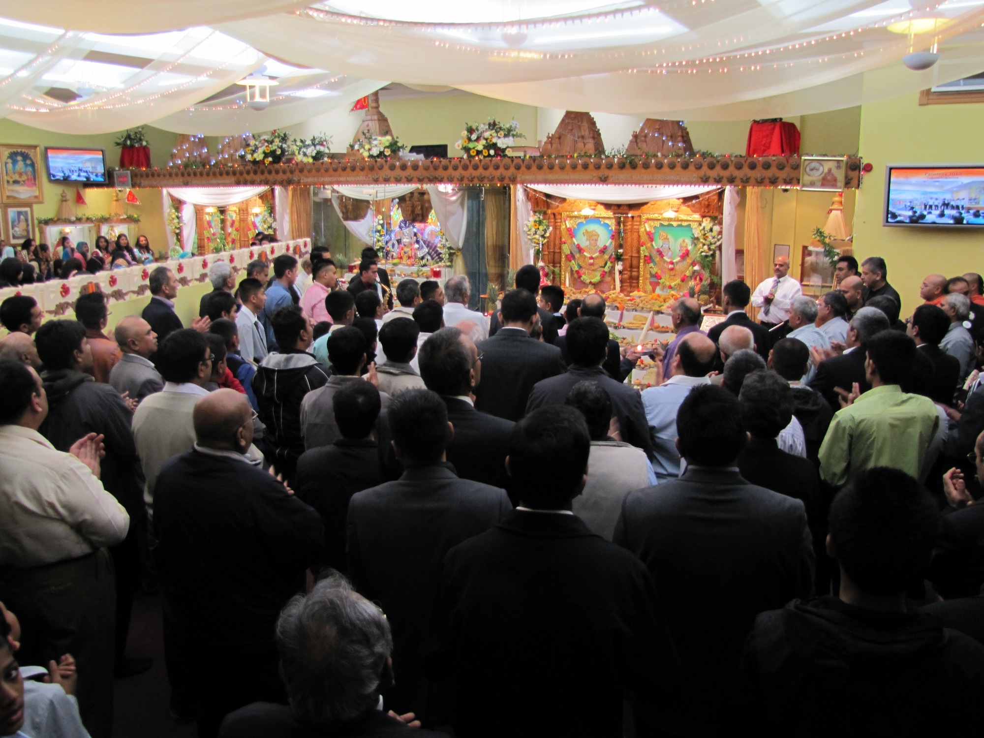 ©1987-2017 SKS Swaminarayan Temple East London