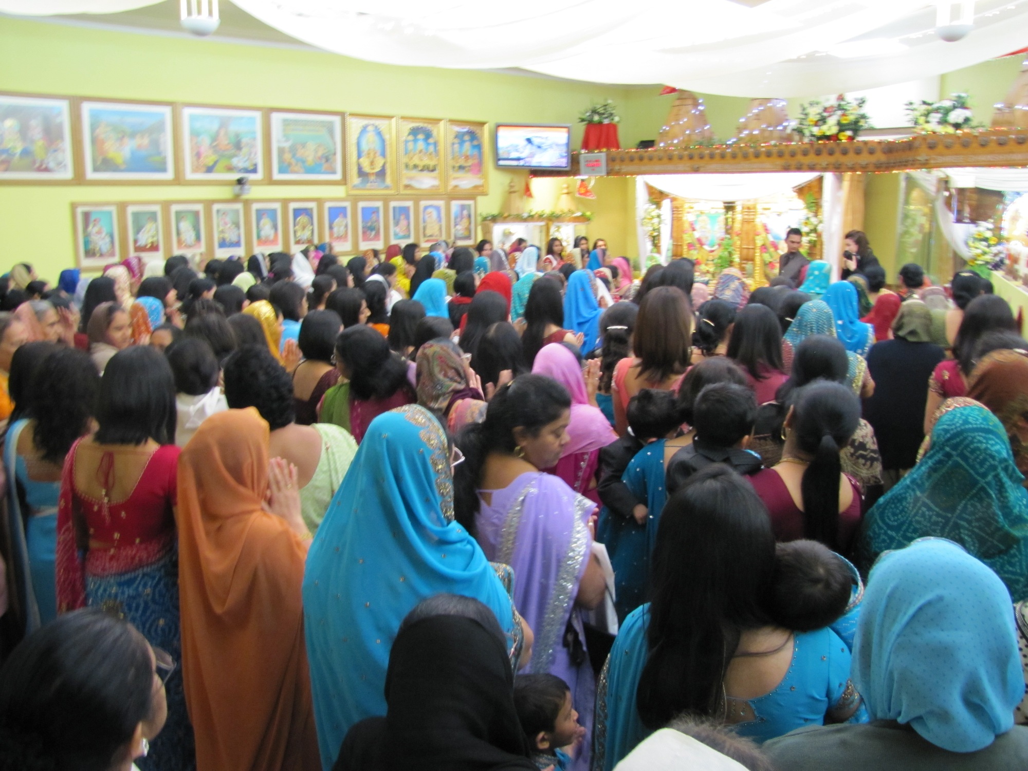 ©1987-2017 SKS Swaminarayan Temple East London