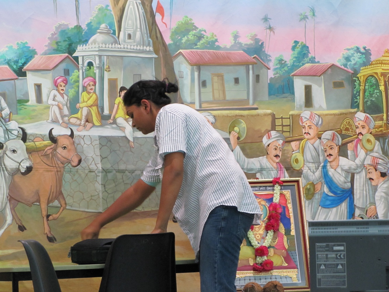 ©1987-2017 SKS Swaminarayan Temple East London