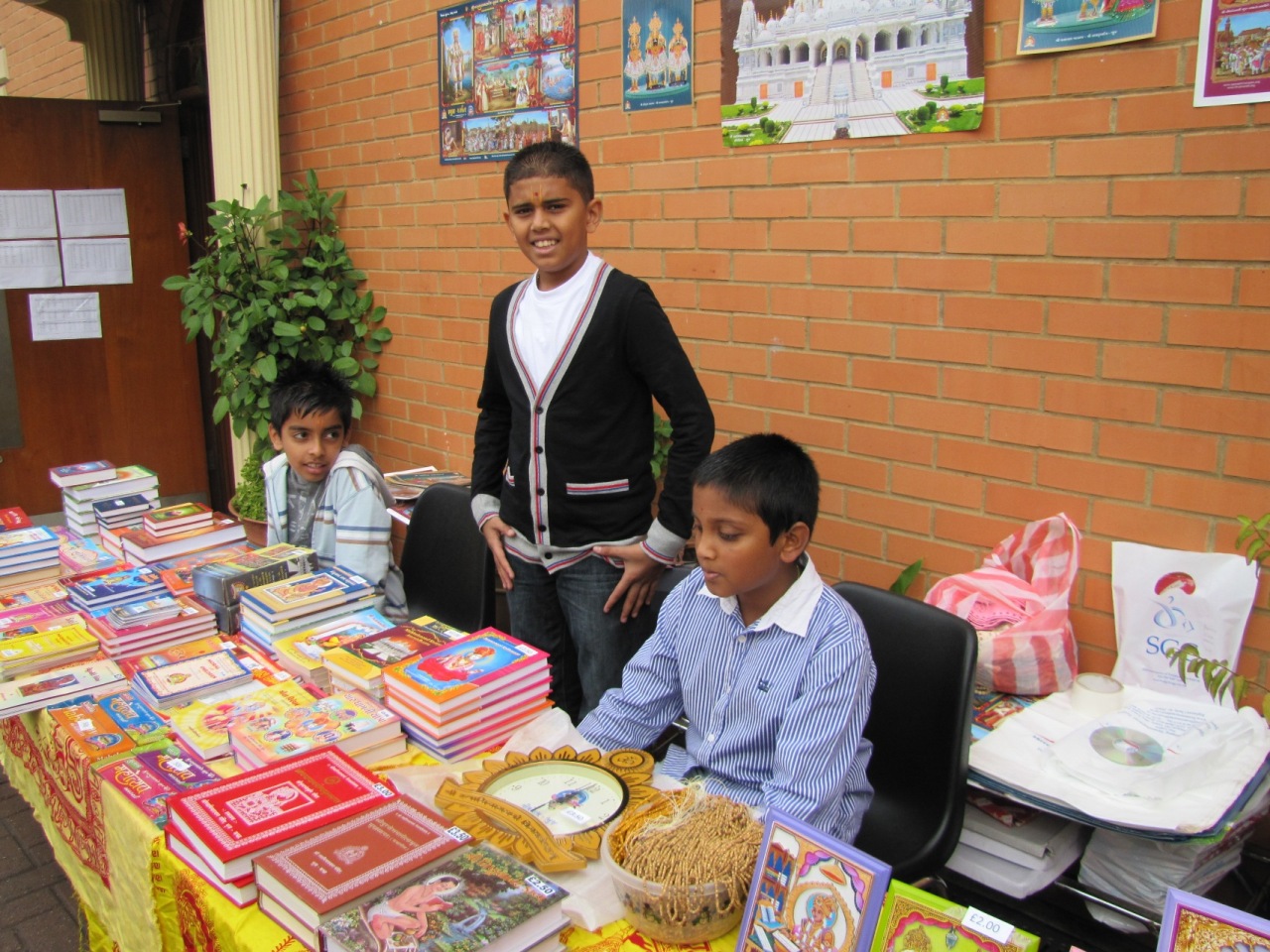 ©1987-2017 SKS Swaminarayan Temple East London