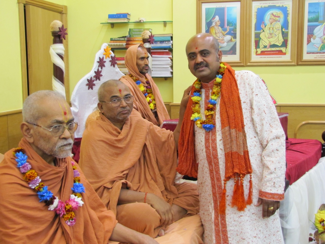 ©1987-2017 SKS Swaminarayan Temple East London