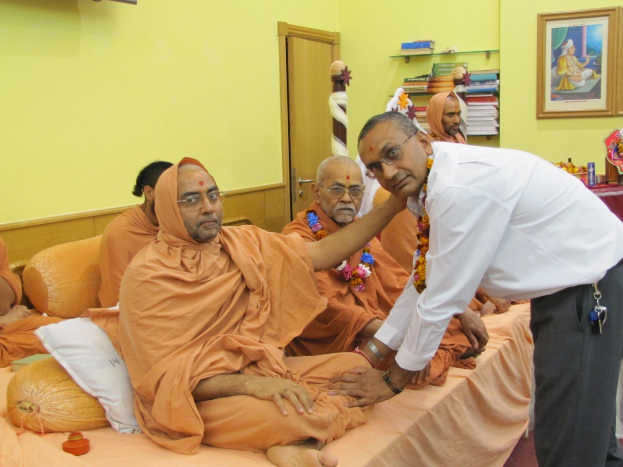©1987-2017 SKS Swaminarayan Temple East London