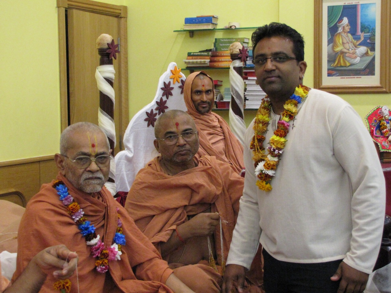 ©1987-2017 SKS Swaminarayan Temple East London