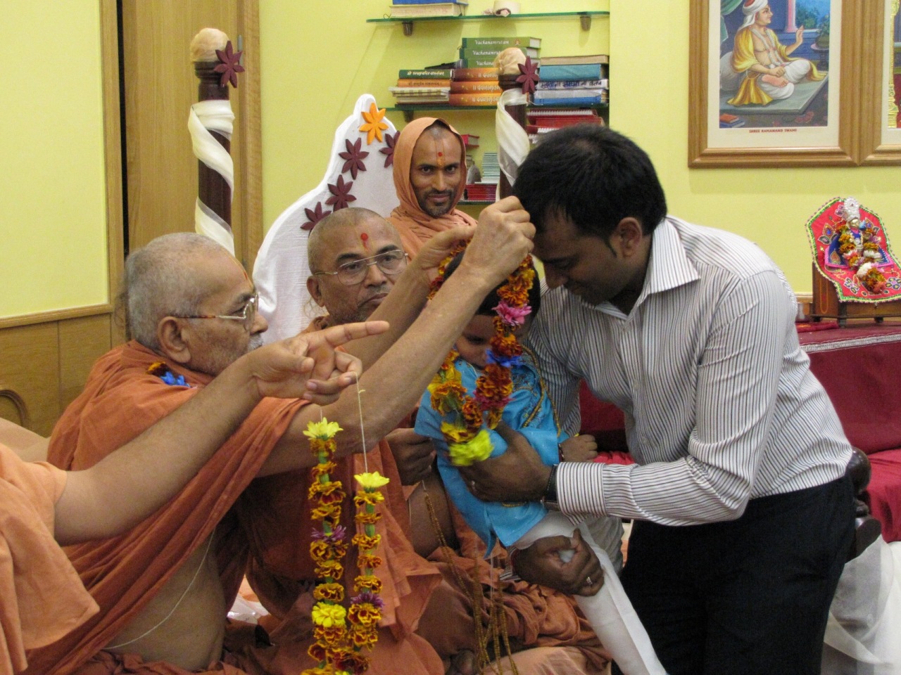 ©1987-2017 SKS Swaminarayan Temple East London