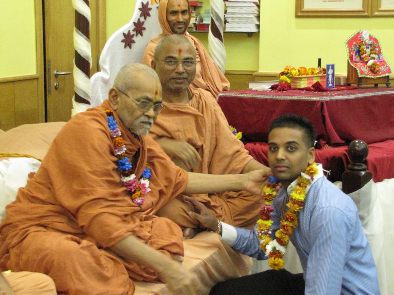 ©1987-2017 SKS Swaminarayan Temple East London