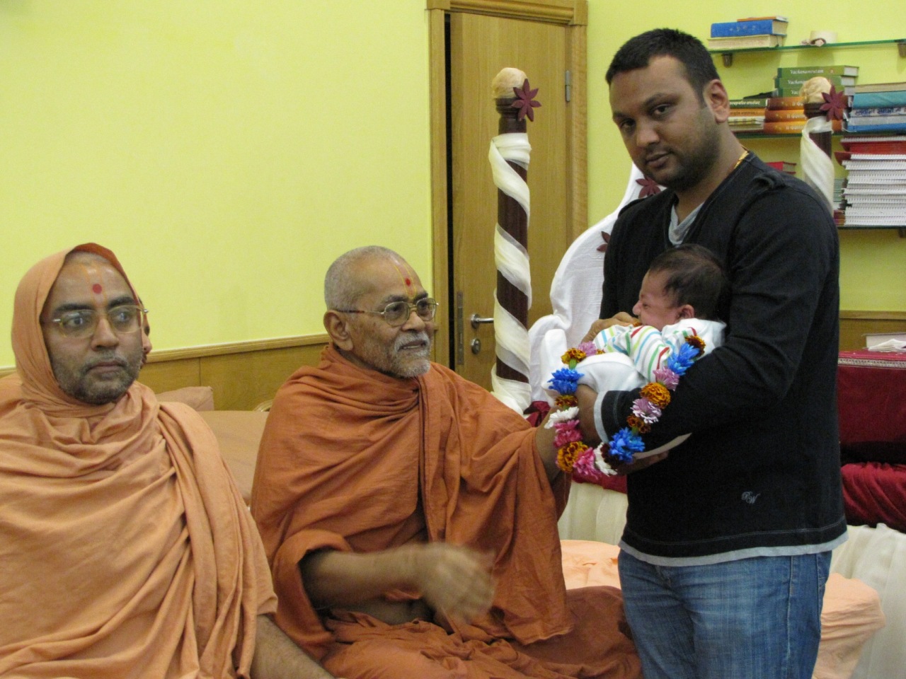 ©1987-2017 SKS Swaminarayan Temple East London