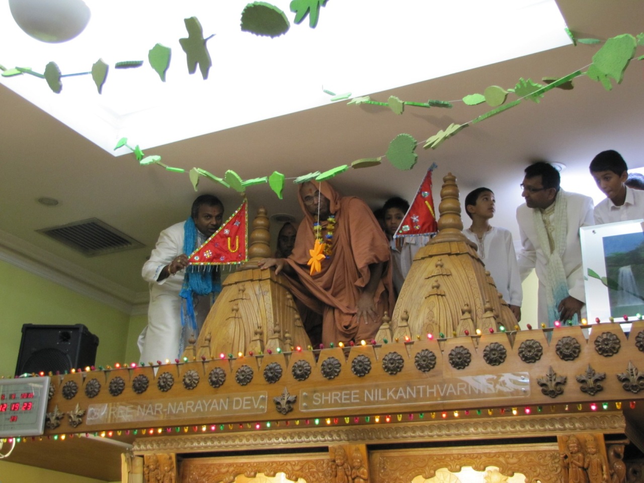 ©1987-2017 SKS Swaminarayan Temple East London