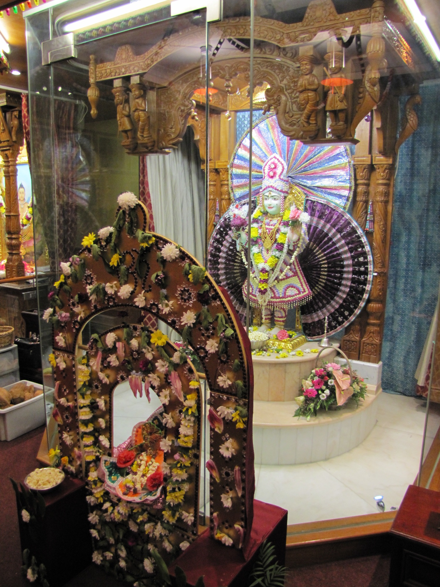 ©1987-2017 SKS Swaminarayan Temple East London