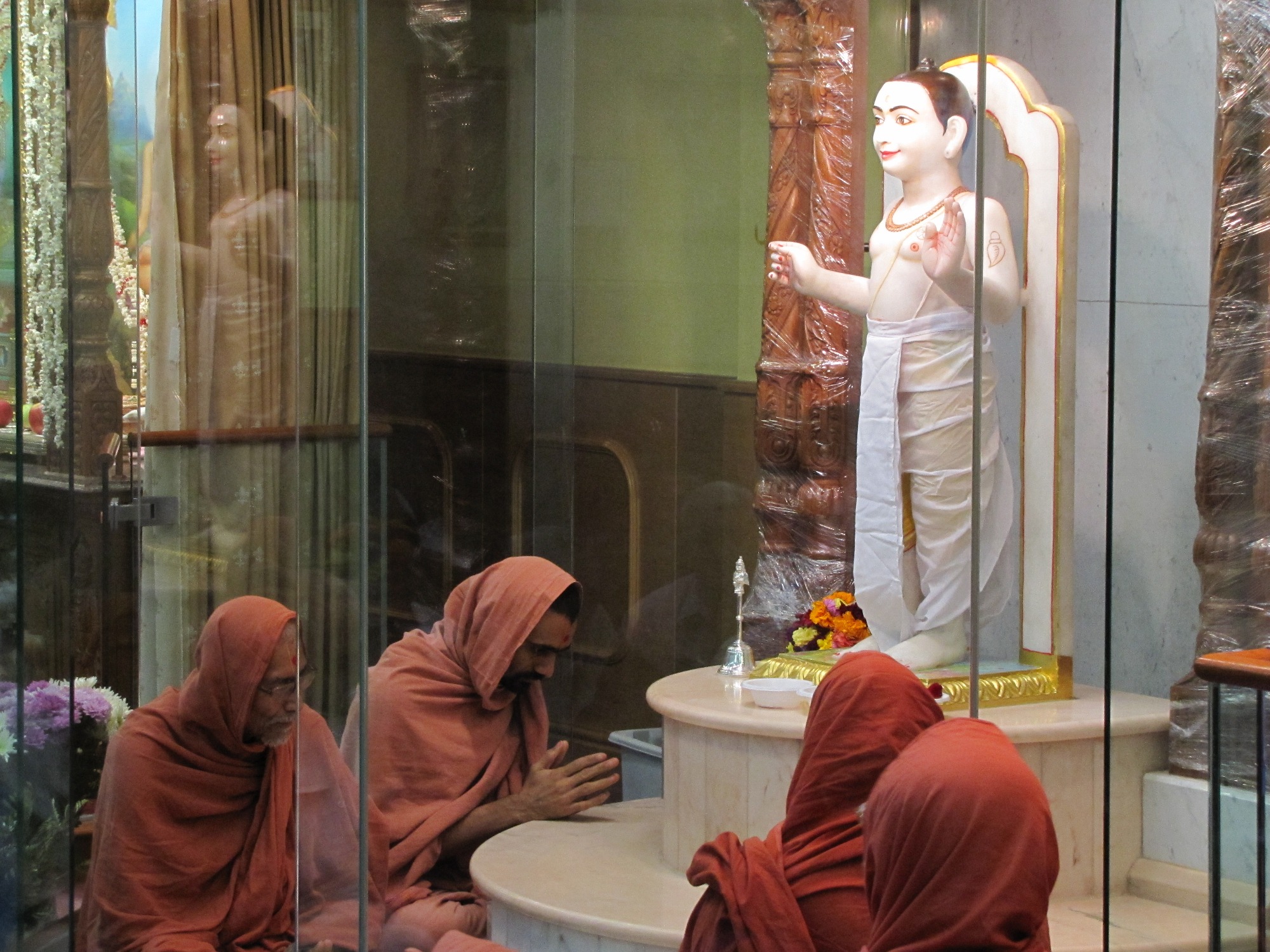 ©1987-2017 SKS Swaminarayan Temple East London