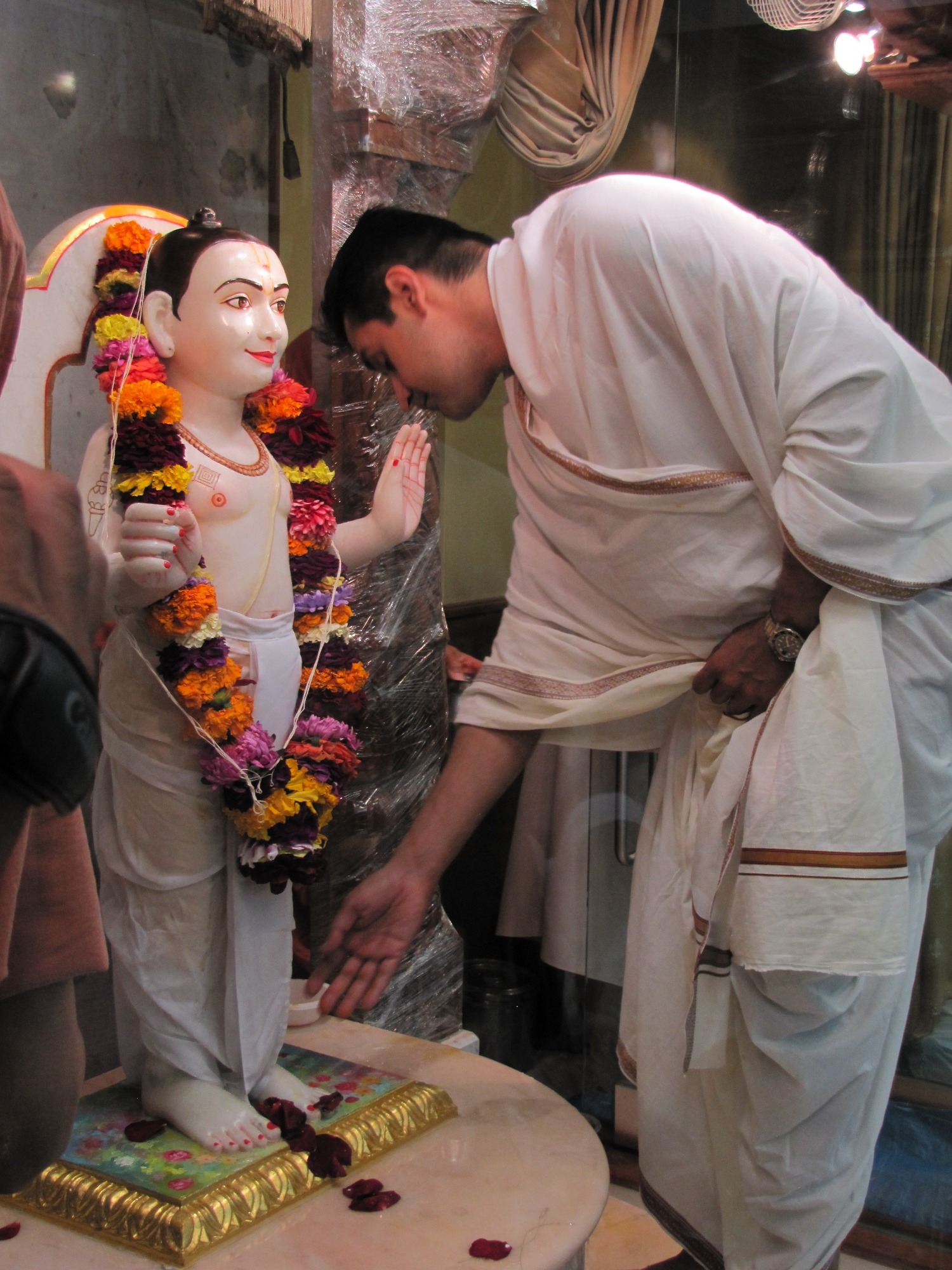 ©1987-2017 SKS Swaminarayan Temple East London